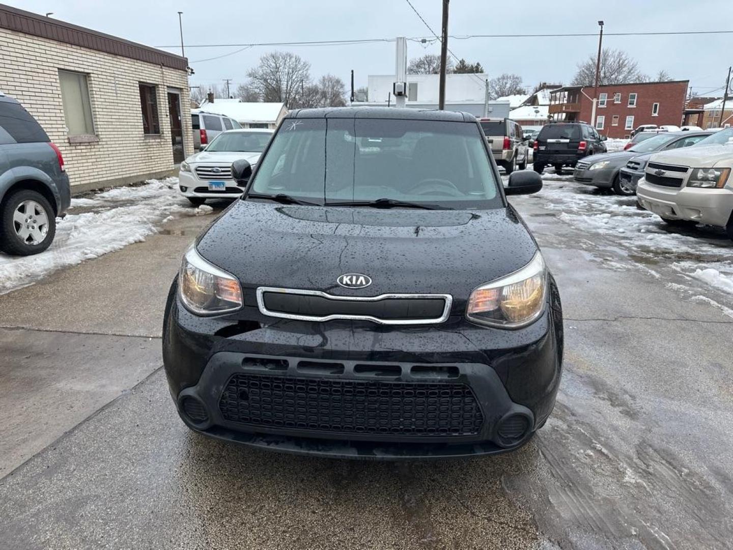 2015 BLACK KIA SOUL (KNDJN2A25F7) with an 1.6L engine, Automatic transmission, located at 1708 Broadway, Rockford, IL, 61104, (815) 397-5010, 42.252522, -89.069359 - Photo#4
