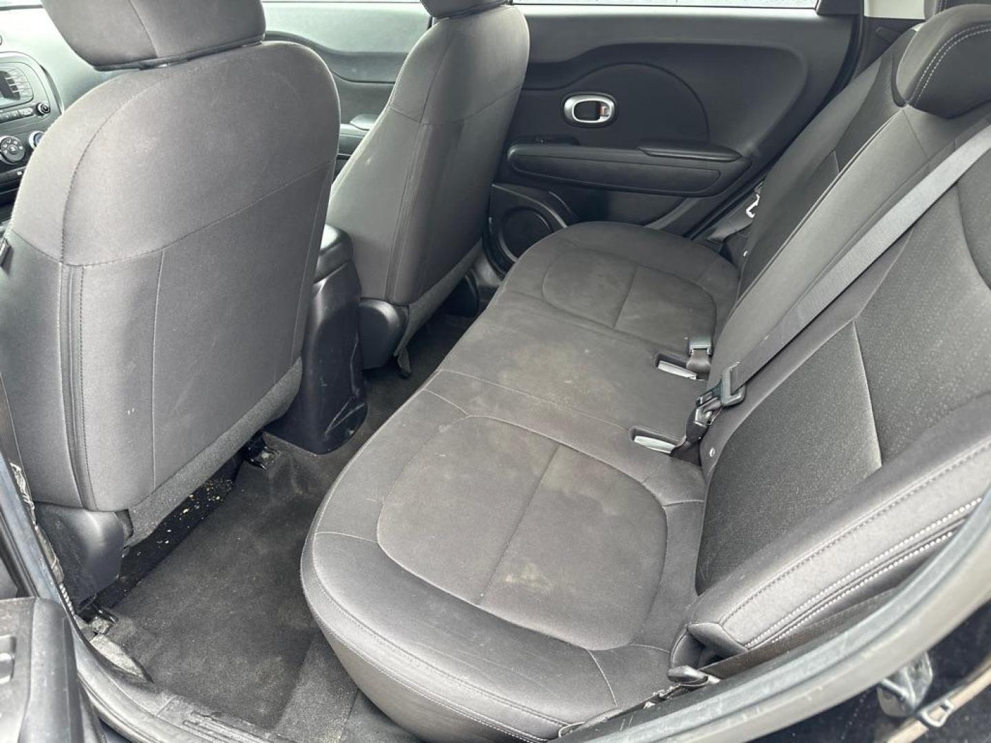 2015 BLACK KIA SOUL (KNDJN2A25F7) with an 1.6L engine, Automatic transmission, located at 1708 Broadway, Rockford, IL, 61104, (815) 397-5010, 42.252522, -89.069359 - Photo#5