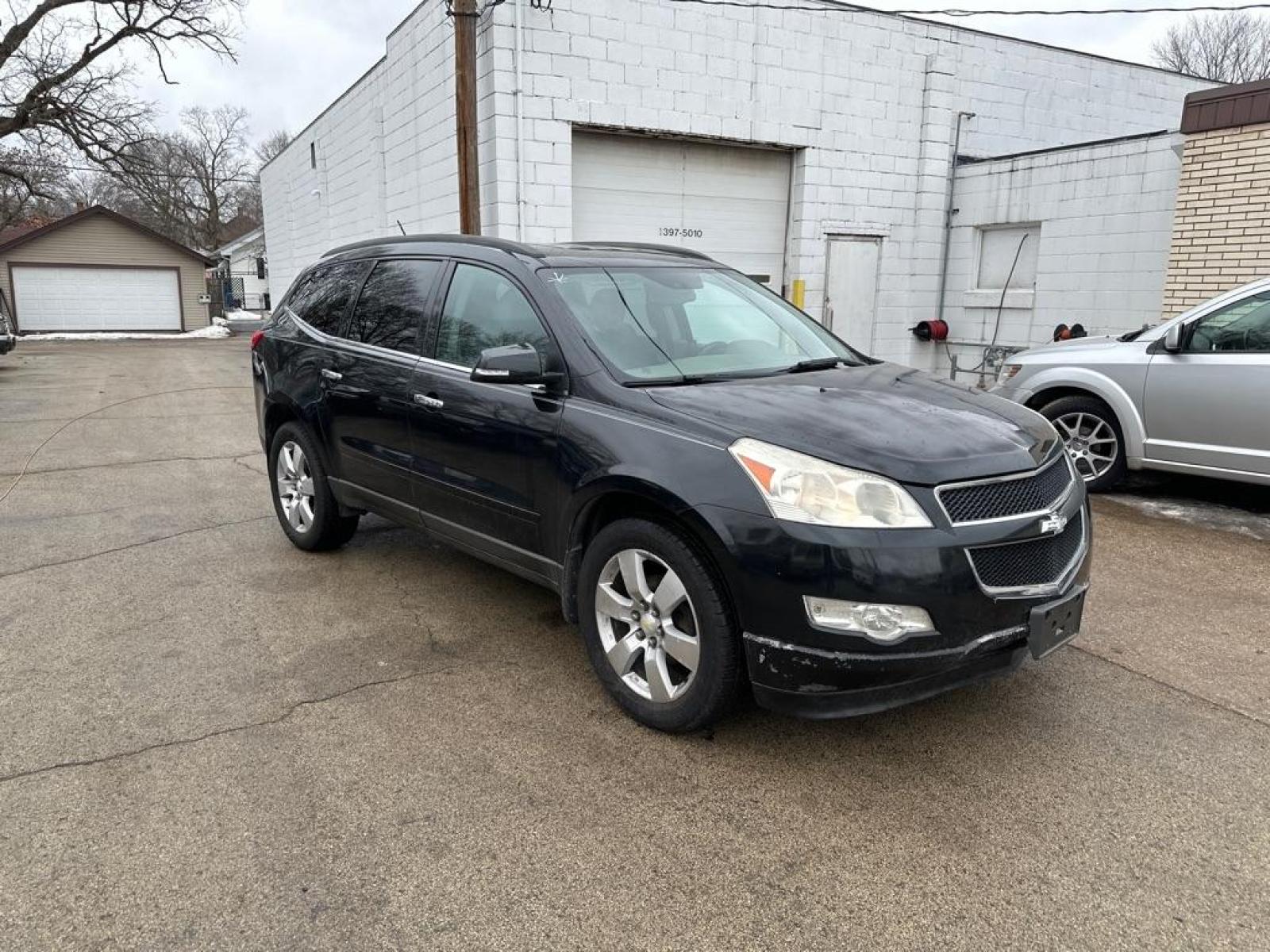 2011 BLACK CHEVROLET TRAVERSE LT (1GNKRGED1BJ) with an 3.6L engine, Automatic transmission, located at 1708 Broadway, Rockford, IL, 61104, (815) 397-5010, 42.252522, -89.069359 - Photo #3