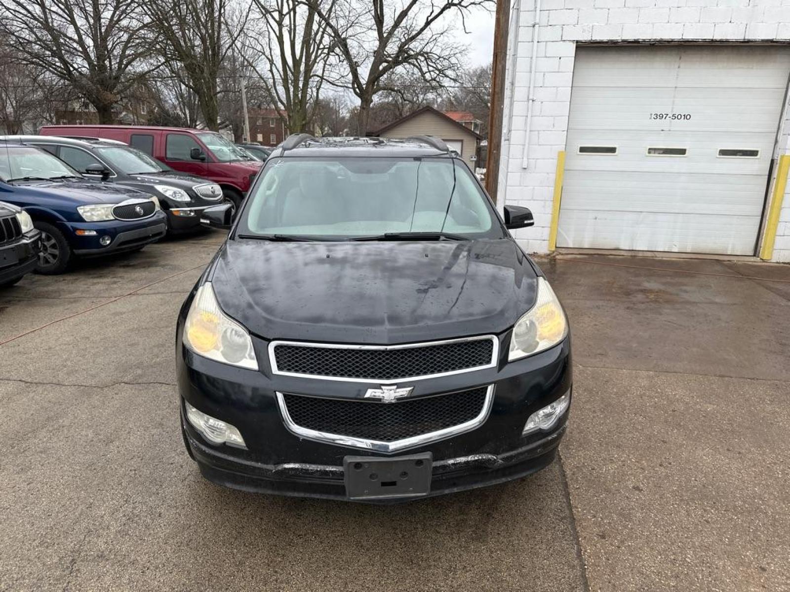 2011 BLACK CHEVROLET TRAVERSE LT (1GNKRGED1BJ) with an 3.6L engine, Automatic transmission, located at 1708 Broadway, Rockford, IL, 61104, (815) 397-5010, 42.252522, -89.069359 - Photo #4