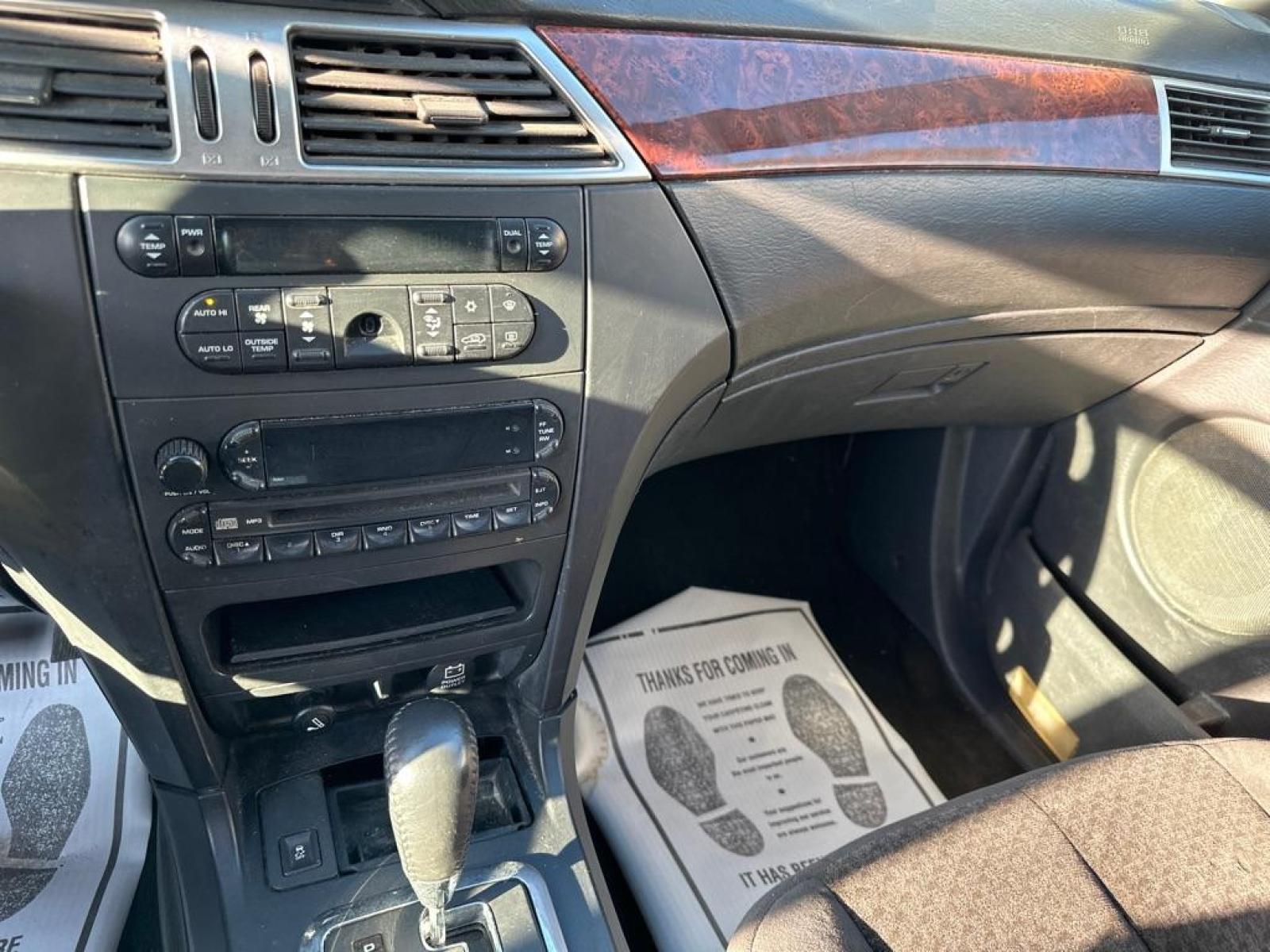 2005 SILVER CHRYSLER PACIFICA TOURING (2C4GM68445R) with an 3.5L engine, Automatic transmission, located at 1708 Broadway, Rockford, IL, 61104, (815) 397-5010, 42.252522, -89.069359 - Photo #9