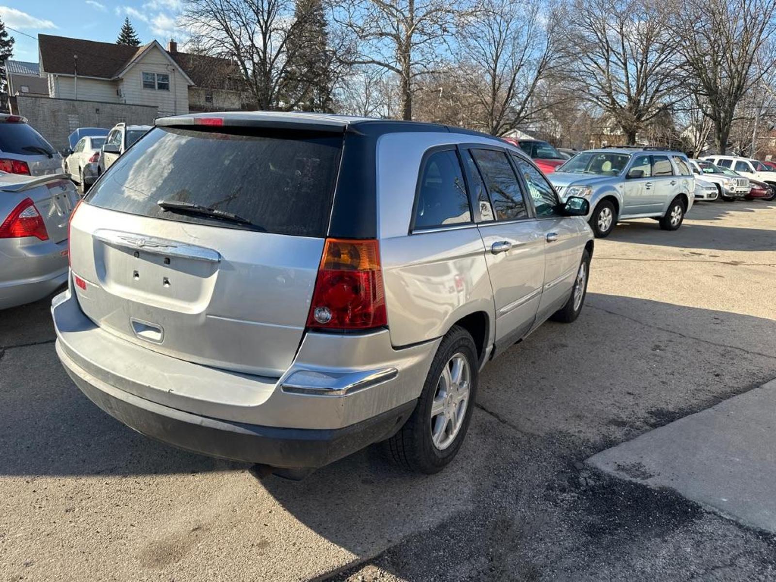 2005 SILVER CHRYSLER PACIFICA TOURING (2C4GM68445R) with an 3.5L engine, Automatic transmission, located at 1708 Broadway, Rockford, IL, 61104, (815) 397-5010, 42.252522, -89.069359 - Photo #2
