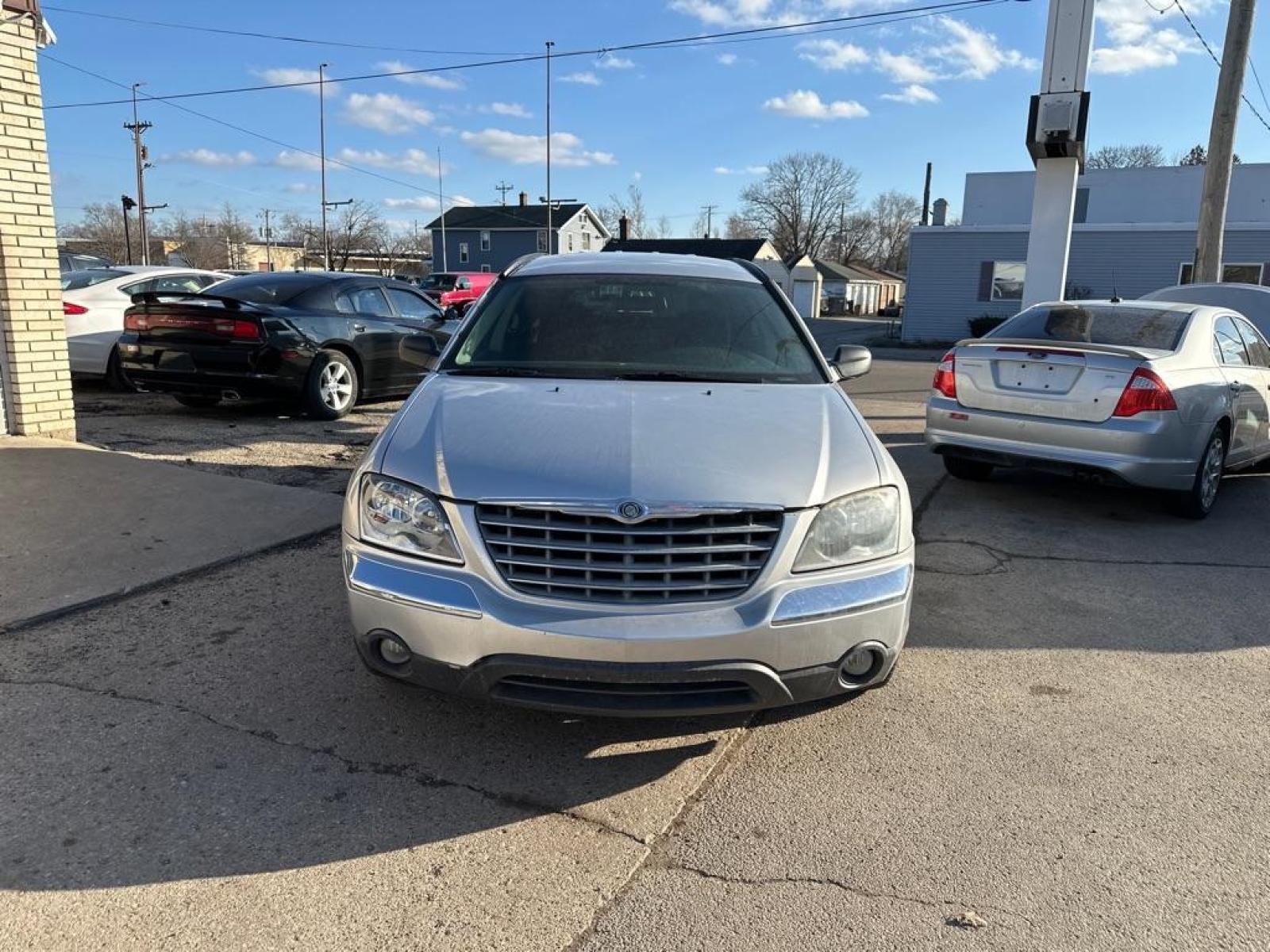 2005 SILVER CHRYSLER PACIFICA TOURING (2C4GM68445R) with an 3.5L engine, Automatic transmission, located at 1708 Broadway, Rockford, IL, 61104, (815) 397-5010, 42.252522, -89.069359 - Photo #4