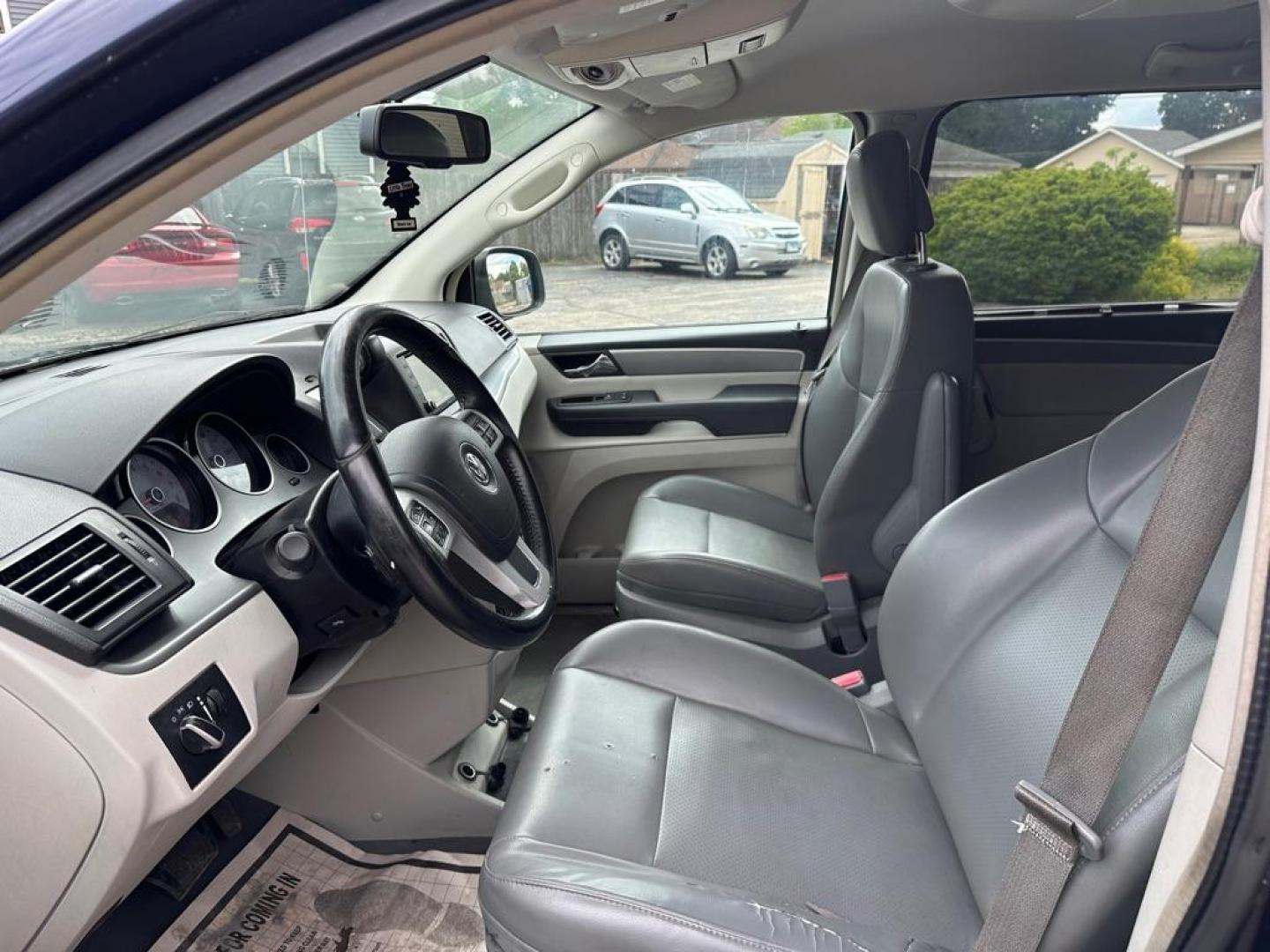 2013 BLUE VOLKSWAGEN ROUTAN SE (2C4RVABG9DR) with an 3.6L engine, Automatic transmission, located at 1708 Broadway, Rockford, IL, 61104, (815) 397-5010, 42.252522, -89.069359 - Photo#7