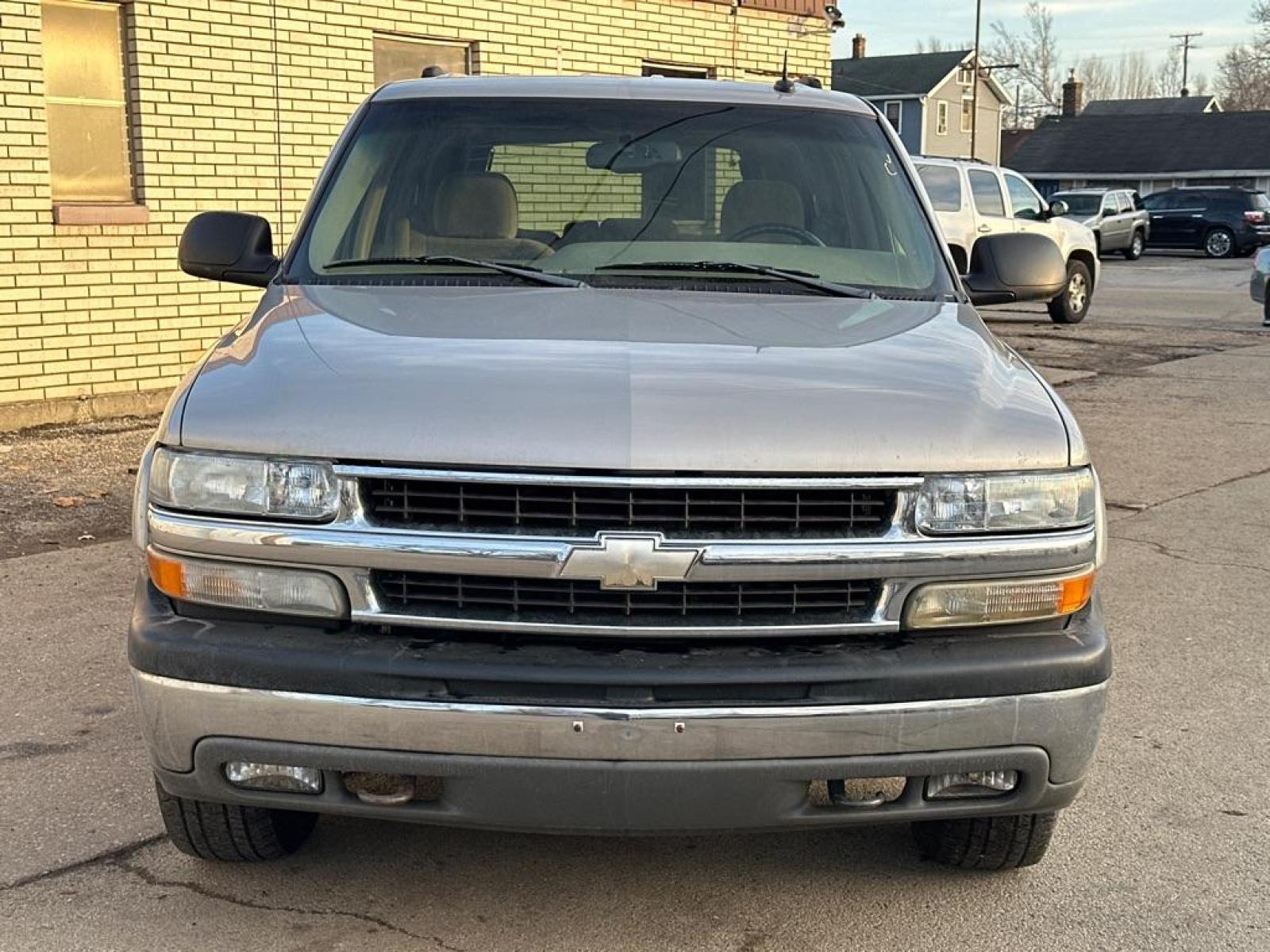 2004 TAN CHEVROLET TAHOE 1500 (1GNEK13Z64J) with an 5.3L engine, Automatic transmission, located at 1708 Broadway, Rockford, IL, 61104, (815) 397-5010, 42.252522, -89.069359 - Photo #4