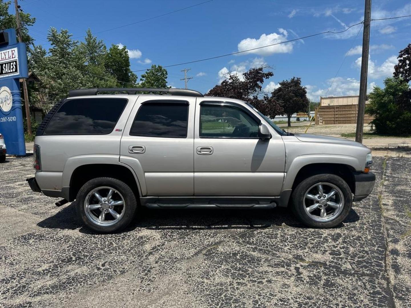 2005 TAN CHEVROLET TAHOE 1500 (1GNEK13T05R) with an 5.3L engine, Automatic transmission, located at 1708 Broadway, Rockford, IL, 61104, (815) 397-5010, 42.252522, -89.069359 - Photo#3