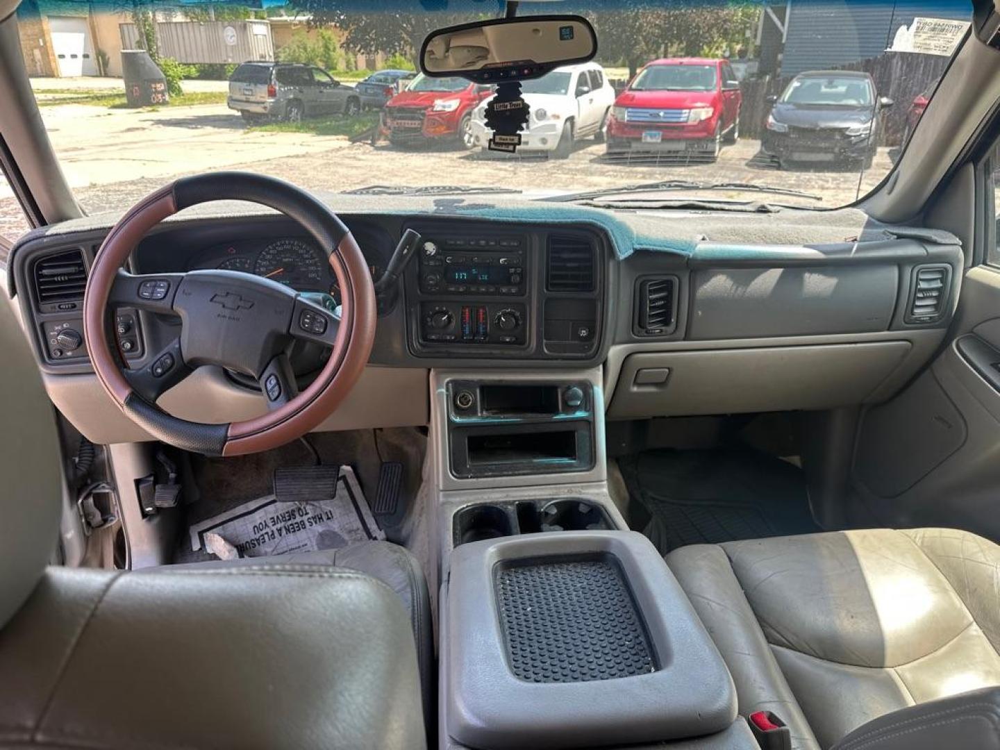 2005 TAN CHEVROLET TAHOE 1500 (1GNEK13T05R) with an 5.3L engine, Automatic transmission, located at 1708 Broadway, Rockford, IL, 61104, (815) 397-5010, 42.252522, -89.069359 - Photo#10