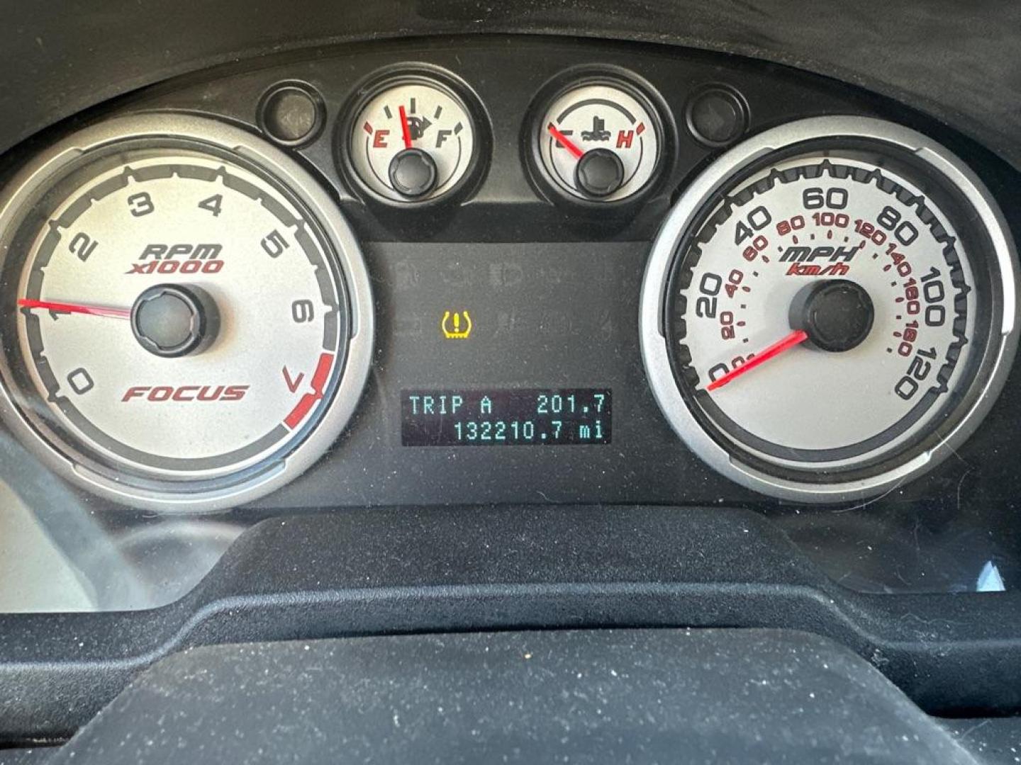 2009 GRAY FORD FOCUS SE (1FAHP35N09W) with an 2.0L engine, Automatic transmission, located at 1708 Broadway, Rockford, IL, 61104, (815) 397-5010, 42.252522, -89.069359 - Photo#9