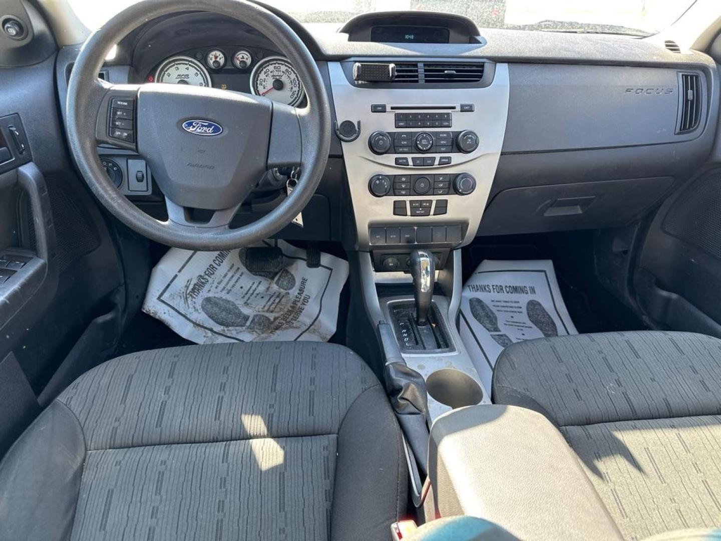 2009 GRAY FORD FOCUS SE (1FAHP35N09W) with an 2.0L engine, Automatic transmission, located at 1708 Broadway, Rockford, IL, 61104, (815) 397-5010, 42.252522, -89.069359 - Photo#8