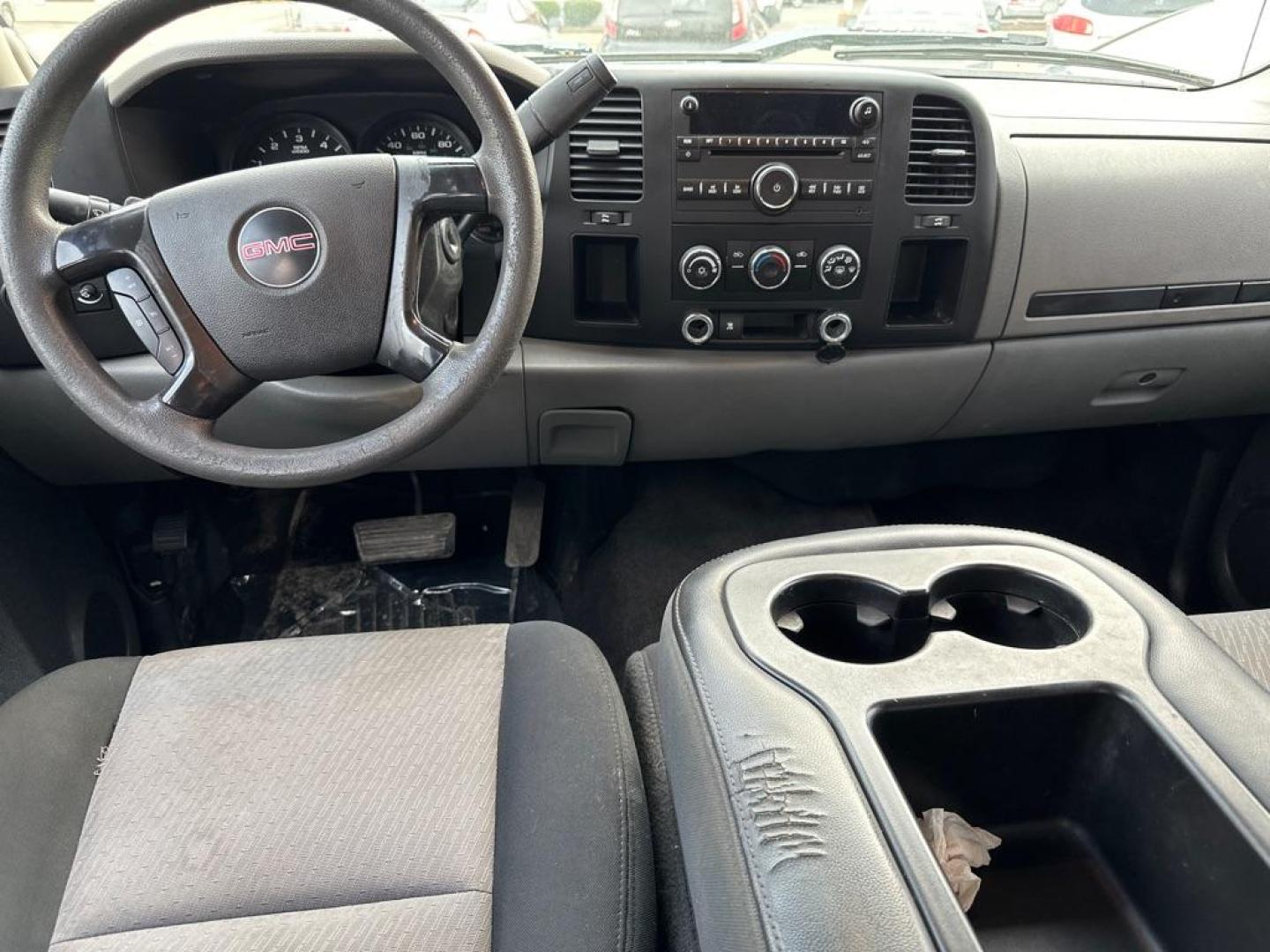 2007 GRAY GMC NEW SIERRA 1500 (3GTEC13C97G) with an 4.8L engine, Automatic transmission, located at 1708 Broadway, Rockford, IL, 61104, (815) 397-5010, 42.252522, -89.069359 - Photo#6