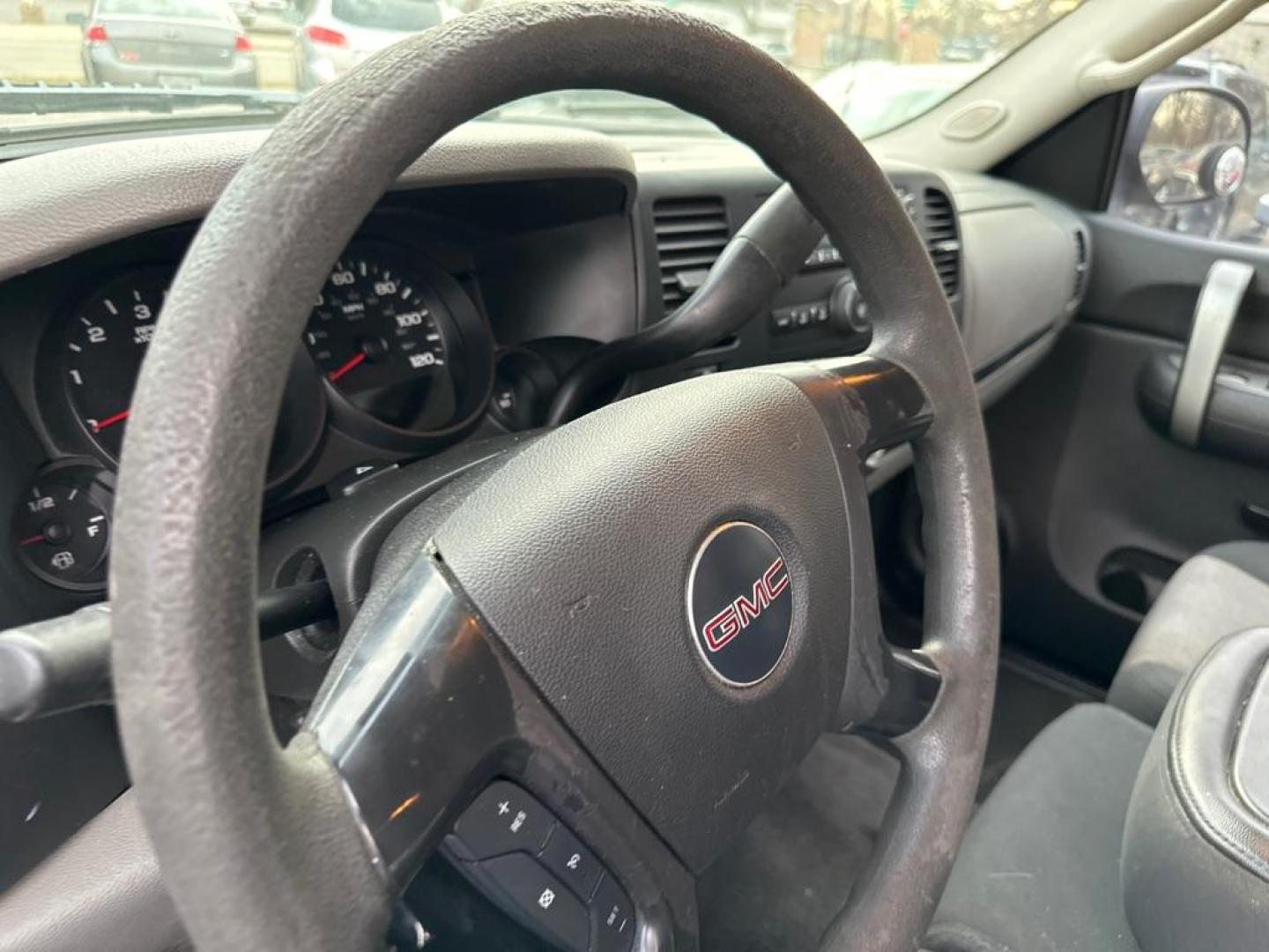 2007 GRAY GMC NEW SIERRA 1500 (3GTEC13C97G) with an 4.8L engine, Automatic transmission, located at 1708 Broadway, Rockford, IL, 61104, (815) 397-5010, 42.252522, -89.069359 - Photo#8