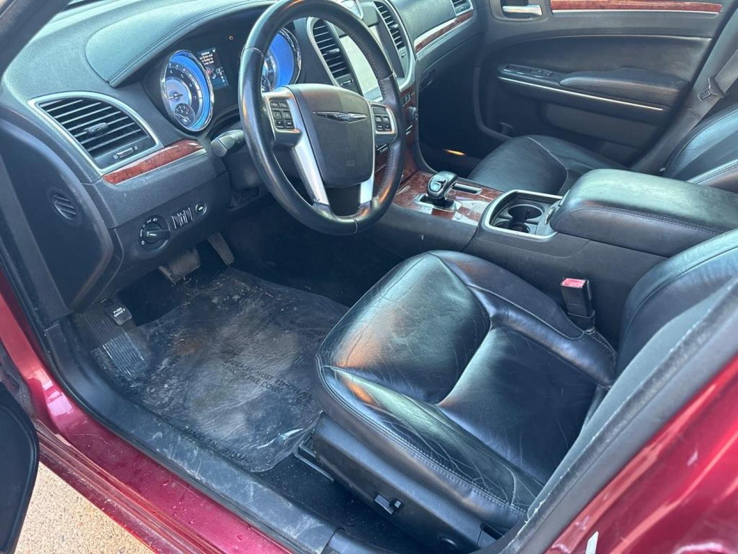 2013 RED CHRYSLER 300 (2C3CCAAG7DH) with an 3.6L engine, Automatic transmission, located at 1708 Broadway, Rockford, IL, 61104, (815) 397-5010, 42.252522, -89.069359 - Photo#12