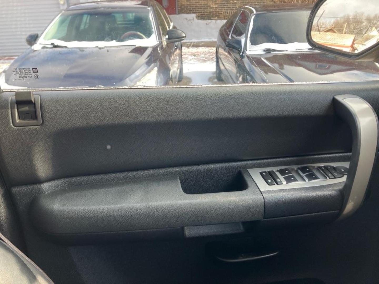 2009 GRAY CHEVROLET SILVERADO 1500 LT (1GCEK29079Z) with an 5.3L engine, Automatic transmission, located at 1708 Broadway, Rockford, IL, 61104, (815) 397-5010, 42.252522, -89.069359 - Photo#6