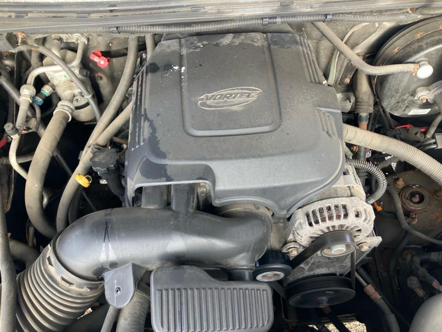 2009 GRAY CHEVROLET SILVERADO 1500 LT (1GCEK29079Z) with an 5.3L engine, Automatic transmission, located at 1708 Broadway, Rockford, IL, 61104, (815) 397-5010, 42.252522, -89.069359 - Photo#9