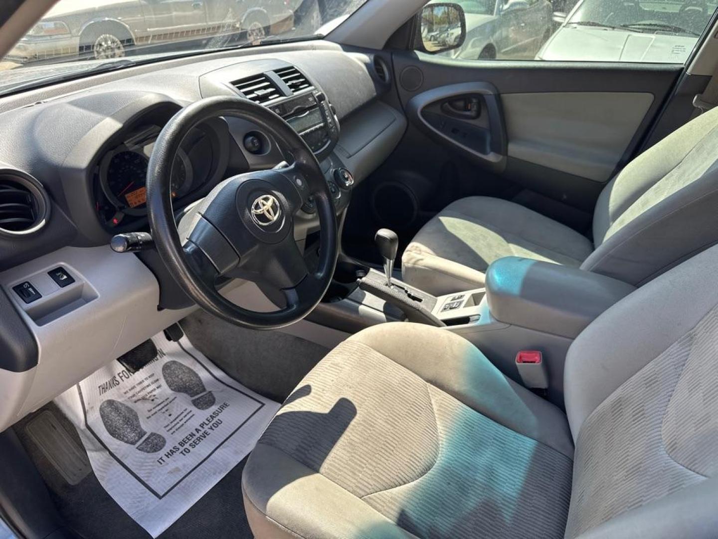 2010 BLUE TOYOTA RAV4 (2T3JF4DV8AW) with an 2.5L engine, Automatic transmission, located at 1708 Broadway, Rockford, IL, 61104, (815) 397-5010, 42.252522, -89.069359 - Photo#11