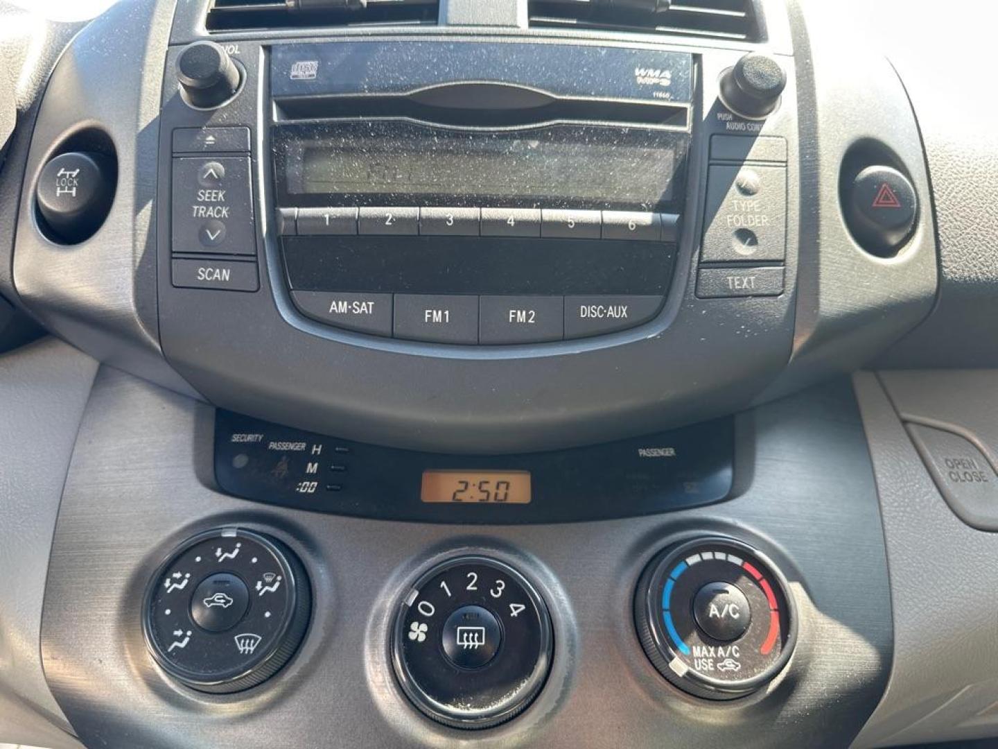 2010 BLUE TOYOTA RAV4 (2T3JF4DV8AW) with an 2.5L engine, Automatic transmission, located at 1708 Broadway, Rockford, IL, 61104, (815) 397-5010, 42.252522, -89.069359 - Photo#8