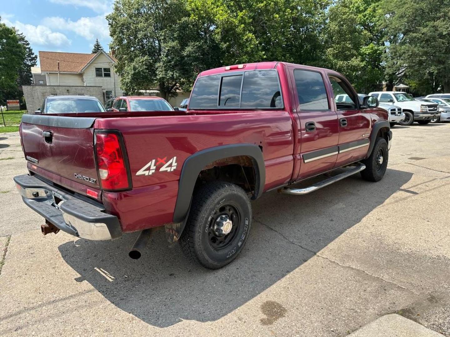 2005 RED CHEVROLET SILVERADO 2500 HEAVY DUTY (1GCHK23U85F) with an 6.0L engine, Automatic transmission, located at 1708 Broadway, Rockford, IL, 61104, (815) 397-5010, 42.252522, -89.069359 - Photo#2