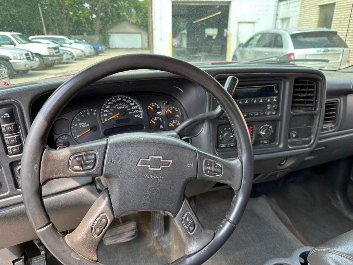 2005 RED CHEVROLET SILVERADO 2500 HEAVY DUTY (1GCHK23U85F) with an 6.0L engine, Automatic transmission, located at 1708 Broadway, Rockford, IL, 61104, (815) 397-5010, 42.252522, -89.069359 - Photo#6