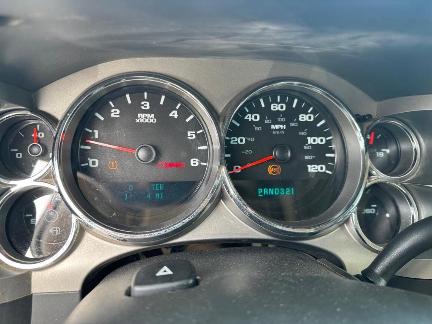 2008 GRAY CHEVROLET SILVERADO 1500 (1GCEK19098Z) with an 5.3L engine, Automatic transmission, located at 1708 Broadway, Rockford, IL, 61104, (815) 397-5010, 42.252522, -89.069359 - Photo#9