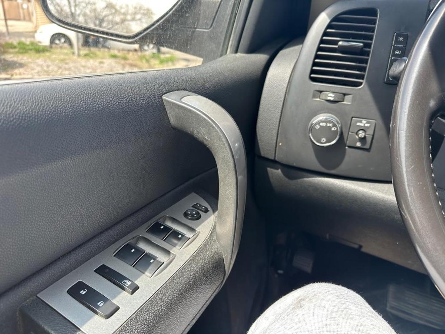 2008 GRAY CHEVROLET SILVERADO 1500 (1GCEK19098Z) with an 5.3L engine, Automatic transmission, located at 1708 Broadway, Rockford, IL, 61104, (815) 397-5010, 42.252522, -89.069359 - Photo#11