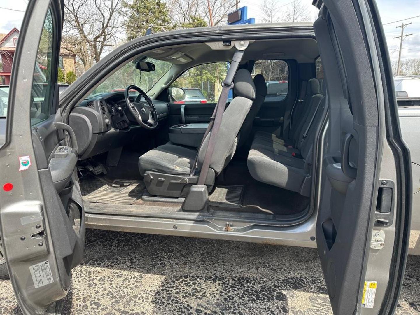 2008 GRAY CHEVROLET SILVERADO 1500 (1GCEK19098Z) with an 5.3L engine, Automatic transmission, located at 1708 Broadway, Rockford, IL, 61104, (815) 397-5010, 42.252522, -89.069359 - Photo#5