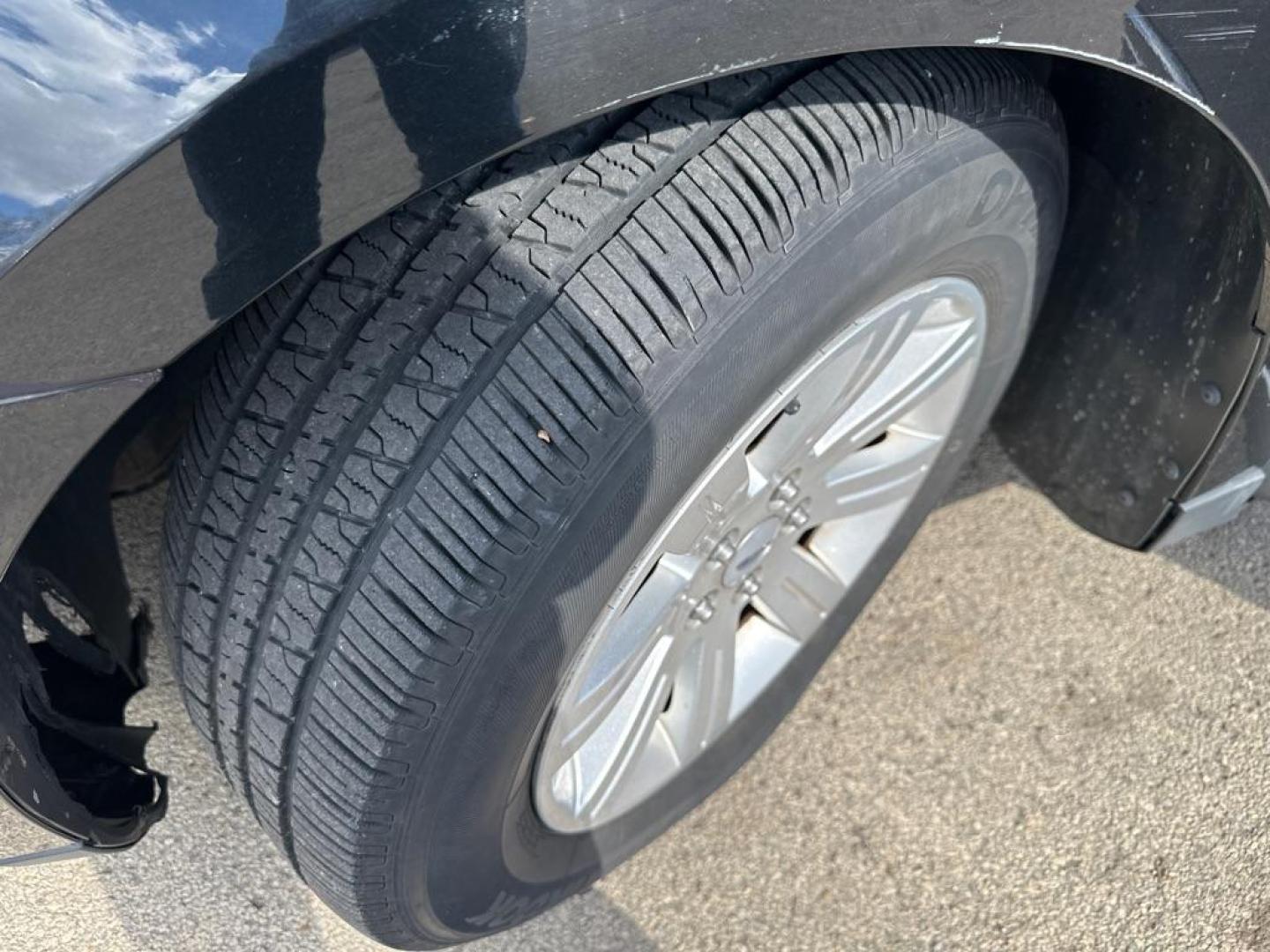 2010 BLACK FORD TAURUS SE (1FAHP2DW4AG) with an 3.5L engine, Automatic transmission, located at 1708 Broadway, Rockford, IL, 61104, (815) 397-5010, 42.252522, -89.069359 - Photo#10