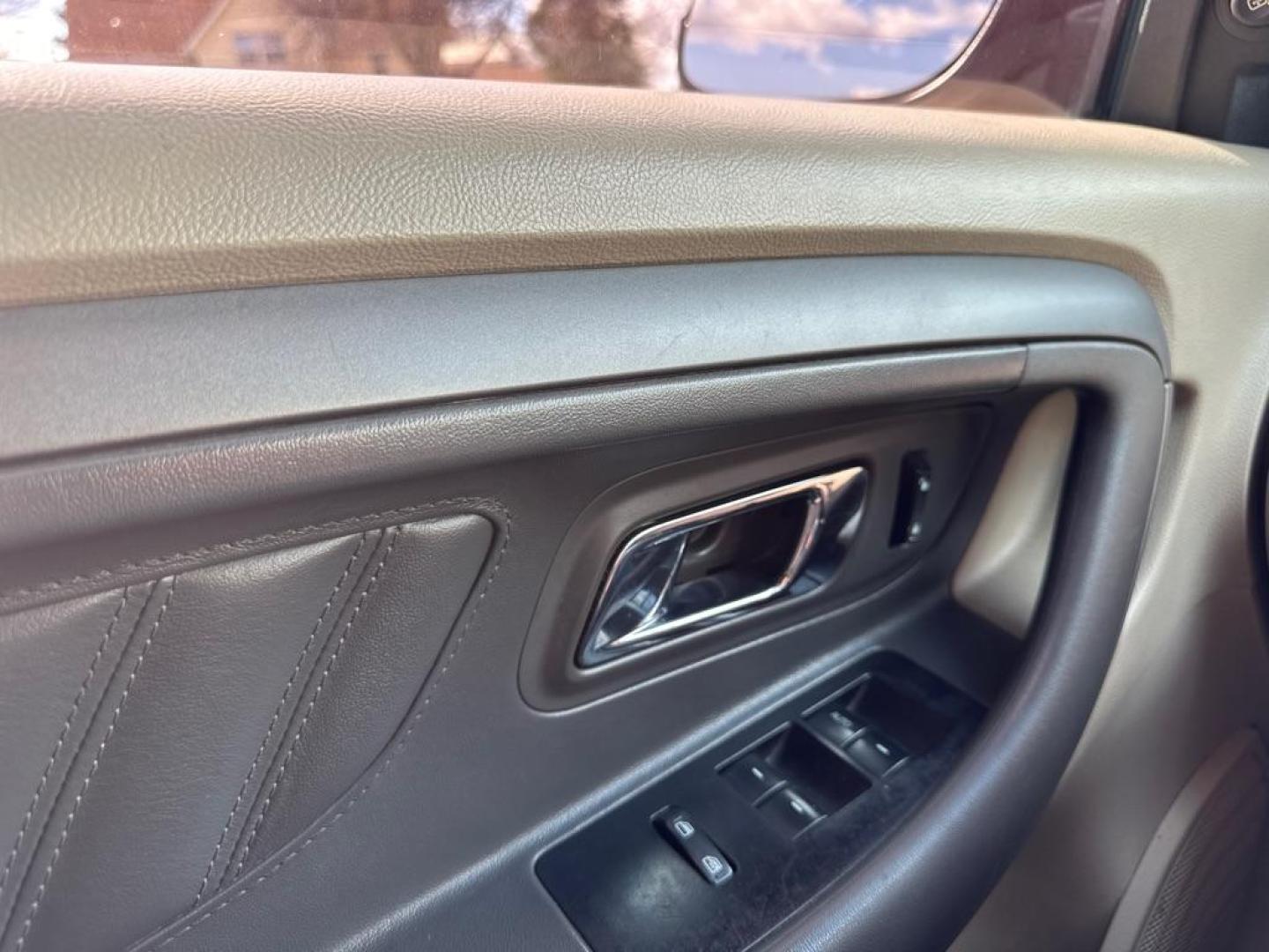 2010 BLACK FORD TAURUS SE (1FAHP2DW4AG) with an 3.5L engine, Automatic transmission, located at 1708 Broadway, Rockford, IL, 61104, (815) 397-5010, 42.252522, -89.069359 - Photo#12