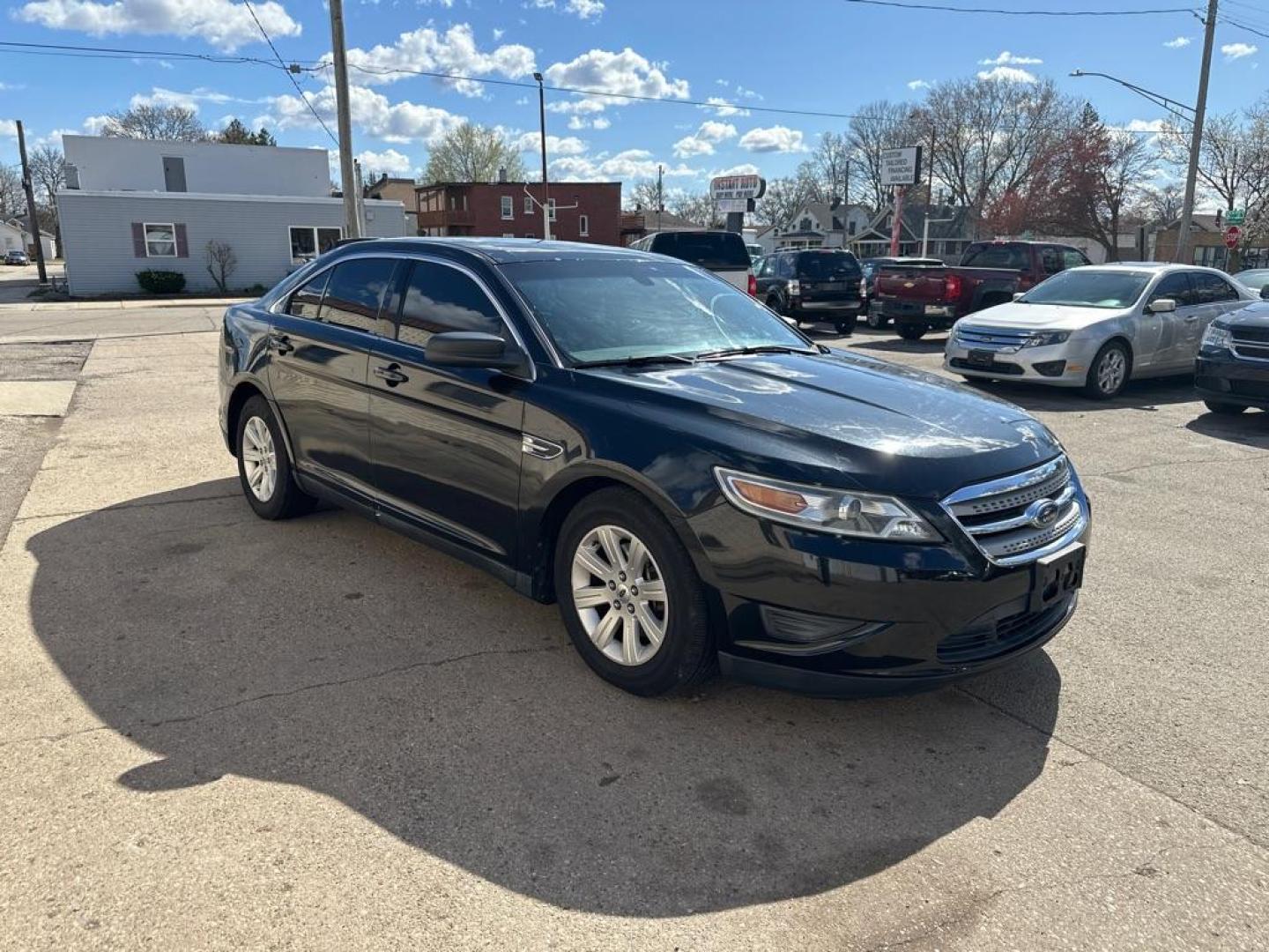 2010 BLACK FORD TAURUS SE (1FAHP2DW4AG) with an 3.5L engine, Automatic transmission, located at 1708 Broadway, Rockford, IL, 61104, (815) 397-5010, 42.252522, -89.069359 - Photo#4