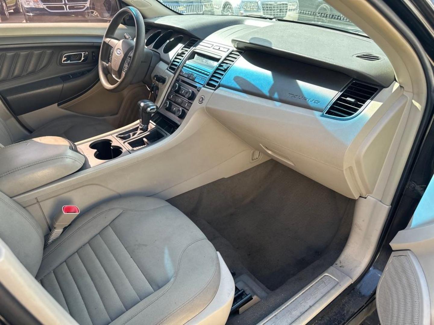 2010 BLACK FORD TAURUS SE (1FAHP2DW4AG) with an 3.5L engine, Automatic transmission, located at 1708 Broadway, Rockford, IL, 61104, (815) 397-5010, 42.252522, -89.069359 - Photo#6