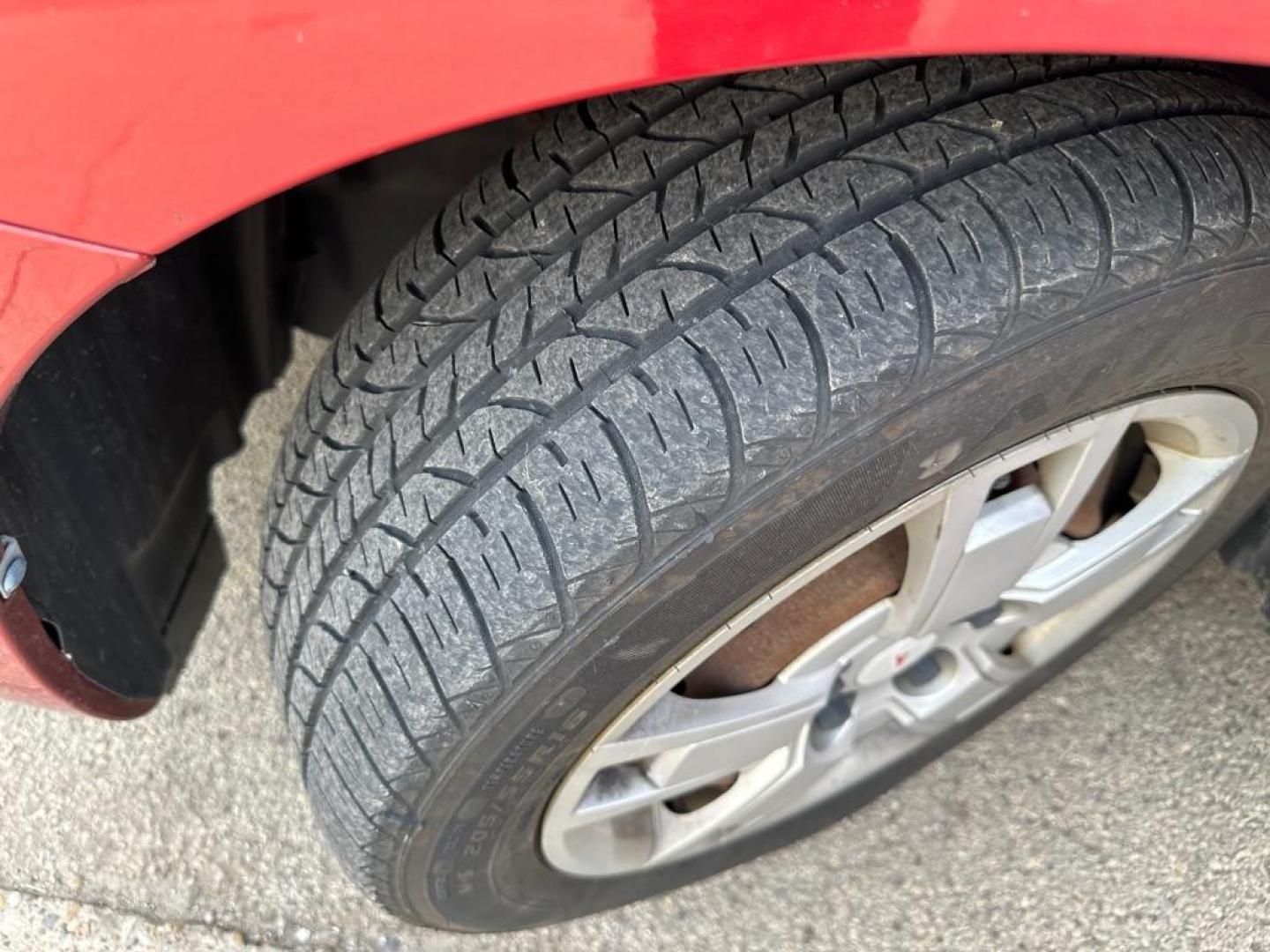 2009 RED PONTIAC VIBE (5Y2SP67019Z) with an 2.4L engine, Automatic transmission, located at 1708 Broadway, Rockford, IL, 61104, (815) 397-5010, 42.252522, -89.069359 - Photo#10