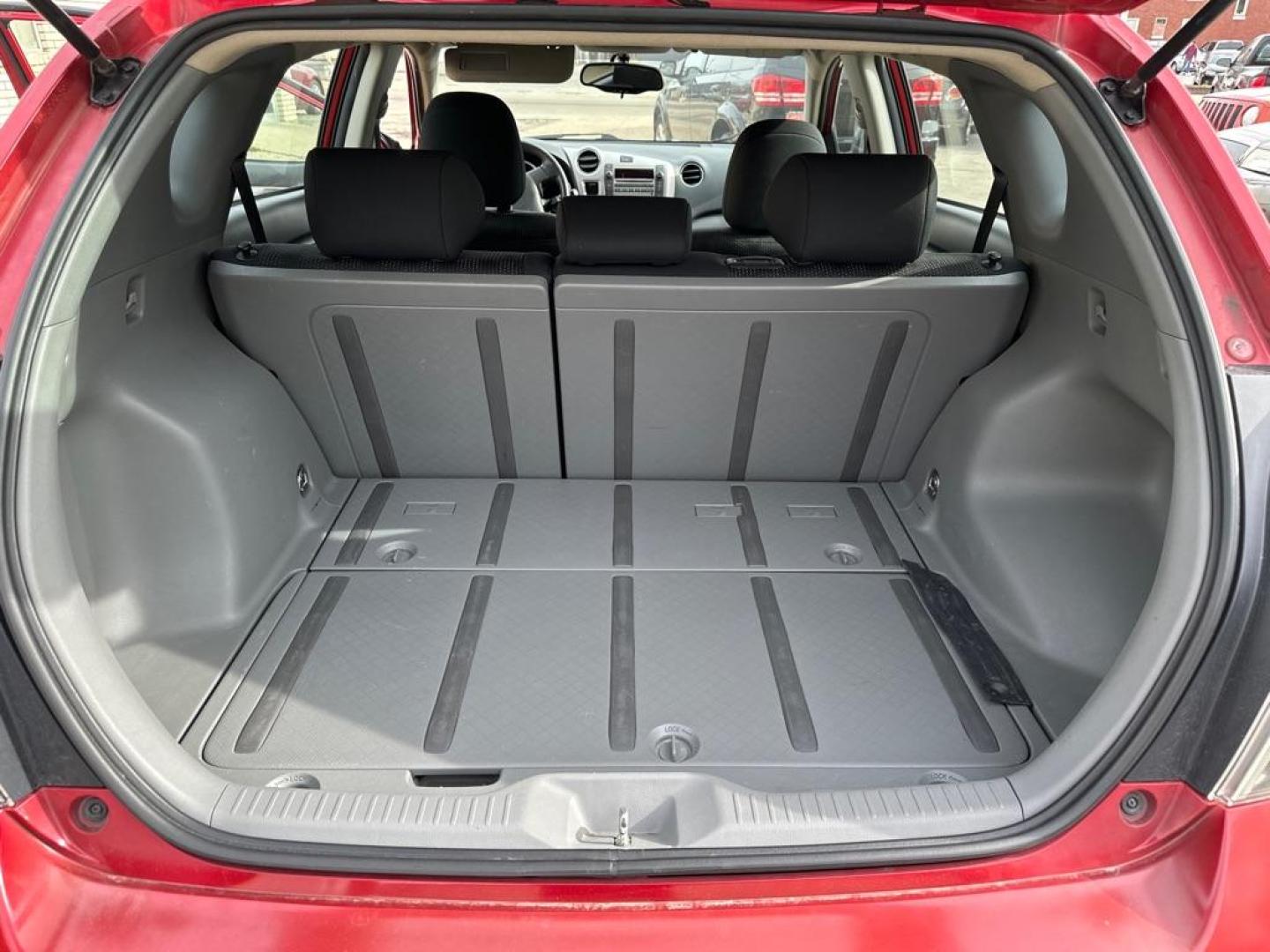 2009 RED PONTIAC VIBE (5Y2SP67019Z) with an 2.4L engine, Automatic transmission, located at 1708 Broadway, Rockford, IL, 61104, (815) 397-5010, 42.252522, -89.069359 - Photo#12