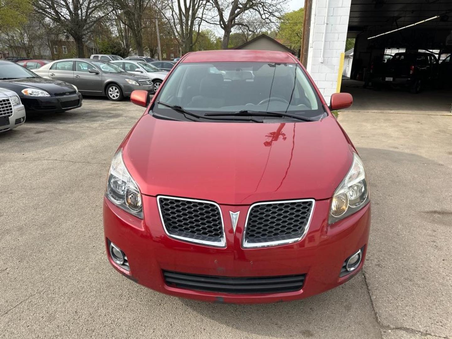 2009 RED PONTIAC VIBE (5Y2SP67019Z) with an 2.4L engine, Automatic transmission, located at 1708 Broadway, Rockford, IL, 61104, (815) 397-5010, 42.252522, -89.069359 - Photo#5