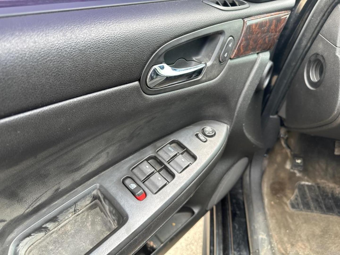 2012 BLACK CHEVROLET IMPALA LT (2G1WG5E3XC1) with an 3.6L engine, Automatic transmission, located at 1708 Broadway, Rockford, IL, 61104, (815) 397-5010, 42.252522, -89.069359 - Photo#9