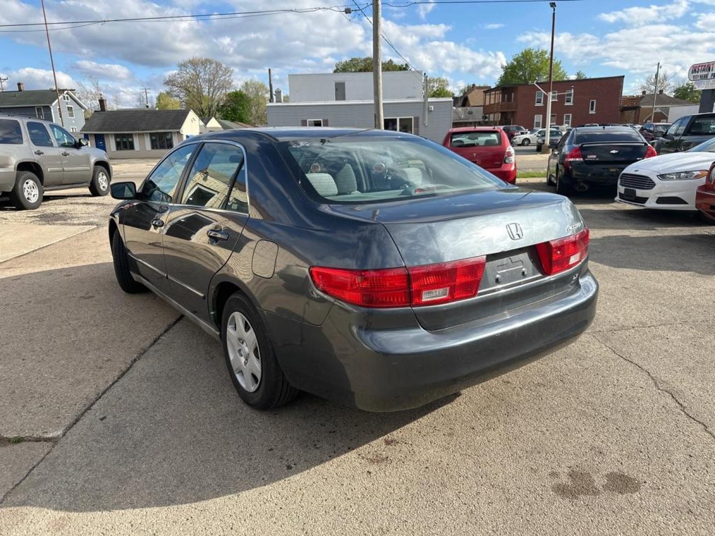 2005 BLUE HONDA ACCORD LX (1HGCM56445A) with an 2.4L engine, Automatic transmission, located at 1708 Broadway, Rockford, IL, 61104, (815) 397-5010, 42.252522, -89.069359 - Photo#1