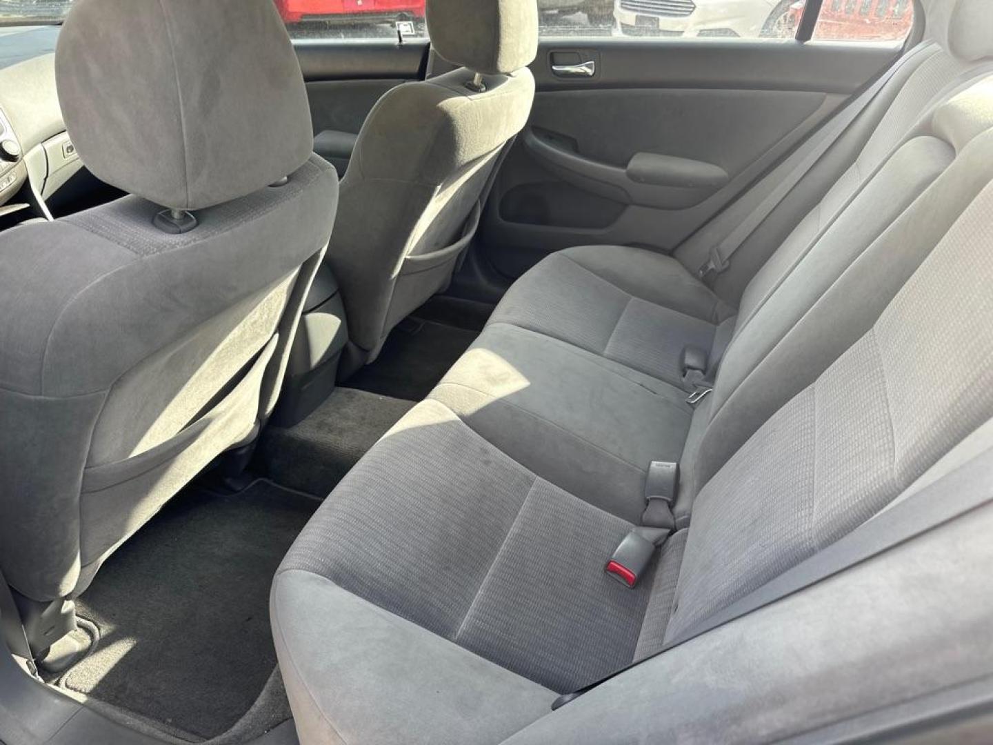 2005 BLUE HONDA ACCORD LX (1HGCM56445A) with an 2.4L engine, Automatic transmission, located at 1708 Broadway, Rockford, IL, 61104, (815) 397-5010, 42.252522, -89.069359 - Photo#6