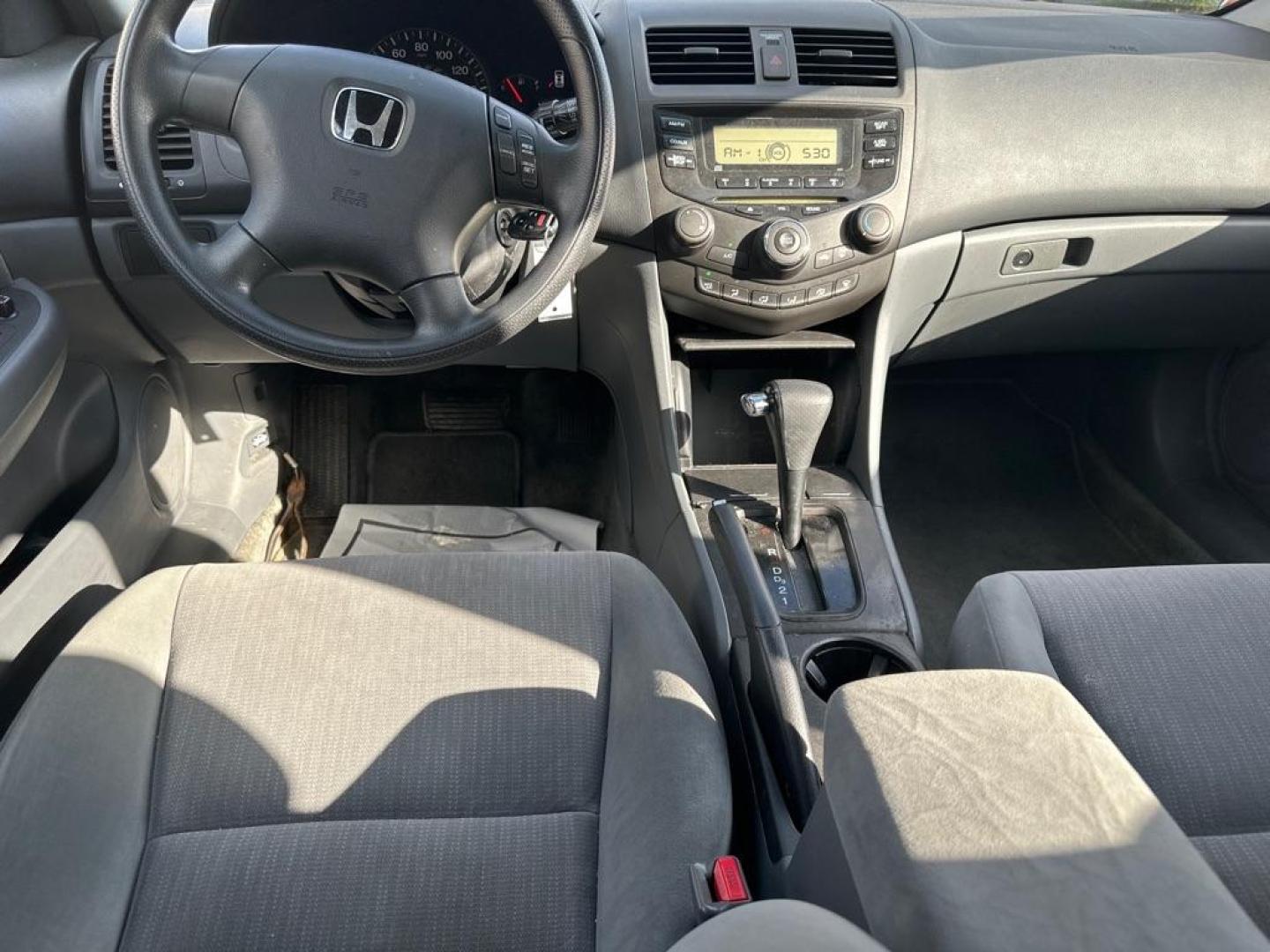 2005 BLUE HONDA ACCORD LX (1HGCM56445A) with an 2.4L engine, Automatic transmission, located at 1708 Broadway, Rockford, IL, 61104, (815) 397-5010, 42.252522, -89.069359 - Photo#7