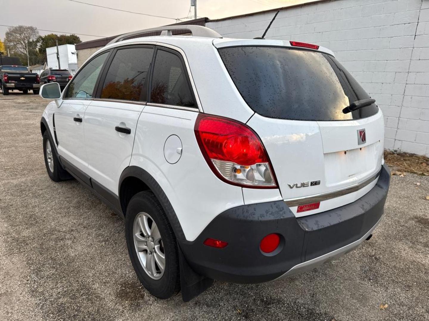 2009 WHITE SATURN VUE XE (3GSCL33P59S) with an 2.4L engine, Automatic transmission, located at 1708 Broadway, Rockford, IL, 61104, (815) 397-5010, 42.252522, -89.069359 - Photo#3