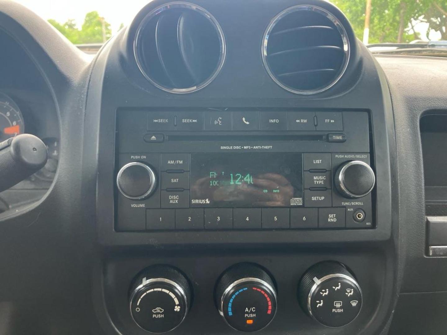 2016 GRAY JEEP PATRIOT SPORT (1C4NJRBB2GD) with an 2.4L engine, Continuously Variable transmission, located at 1708 Broadway, Rockford, IL, 61104, (815) 397-5010, 42.252522, -89.069359 - Photo#8