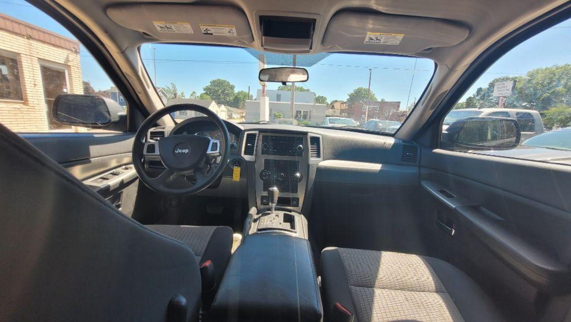 2010 BLACK JEEP GRAND CHEROKEE LAREDO (1J4PR4GKXAC) with an 3.7L engine, Automatic transmission, located at 1708 Broadway, Rockford, IL, 61104, (815) 397-5010, 42.252522, -89.069359 - Photo#3