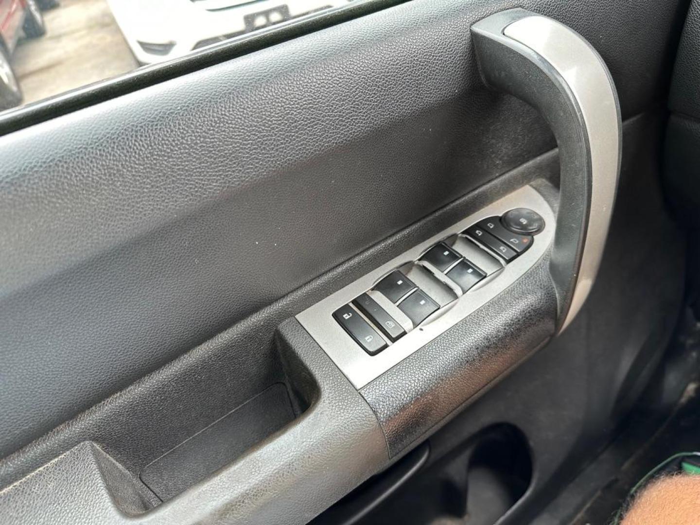 2009 SILVER CHEVROLET SILVERADO 1500 LT (3GCEK23309G) with an 5.3L engine, Automatic transmission, located at 1708 Broadway, Rockford, IL, 61104, (815) 397-5010, 42.252522, -89.069359 - Photo#8