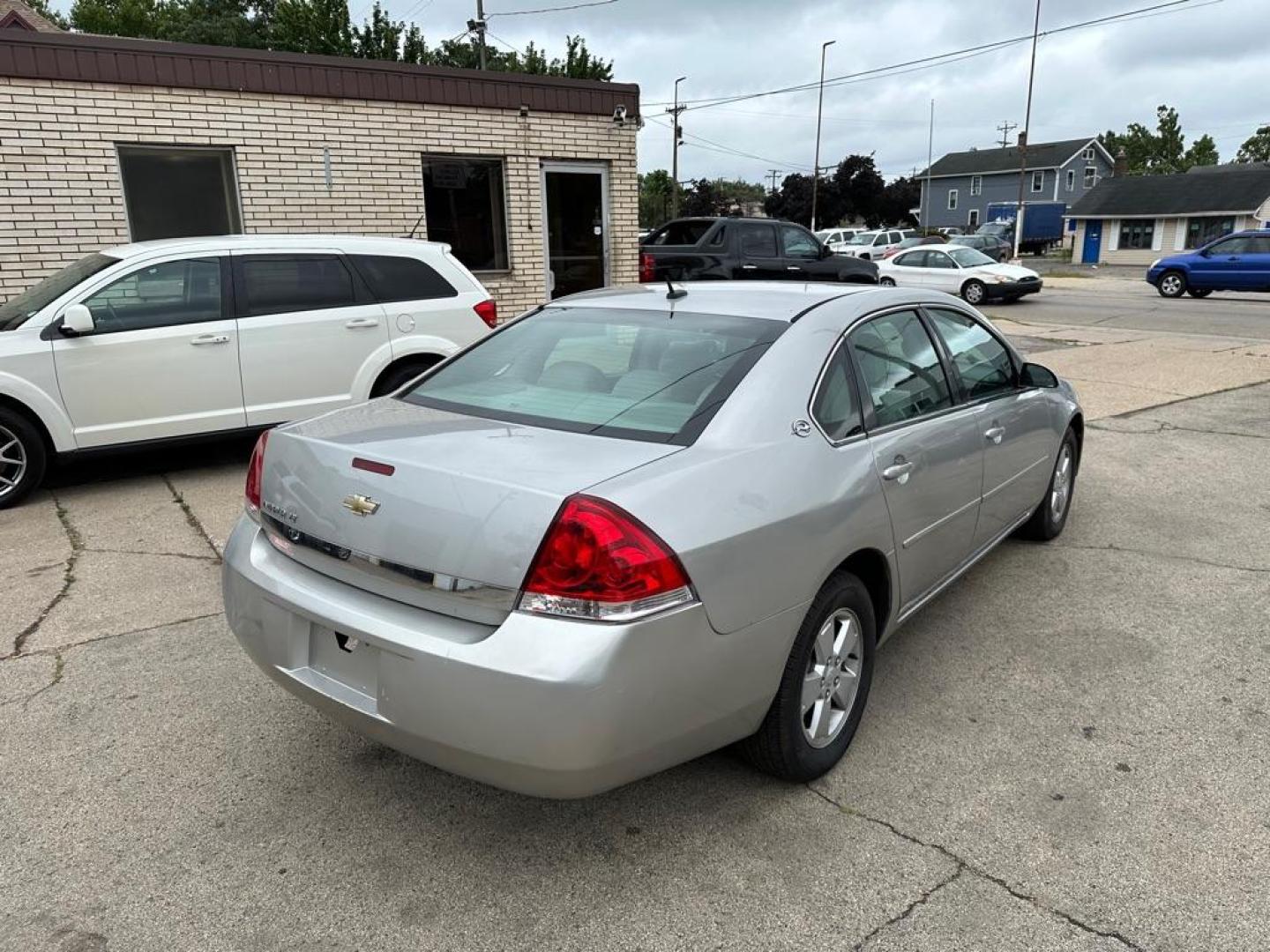 2007 SILVER CHEVROLET IMPALA LT (2G1WT58N779) with an 3.5L engine, Automatic transmission, located at 1708 Broadway, Rockford, IL, 61104, (815) 397-5010, 42.252522, -89.069359 - Photo#3