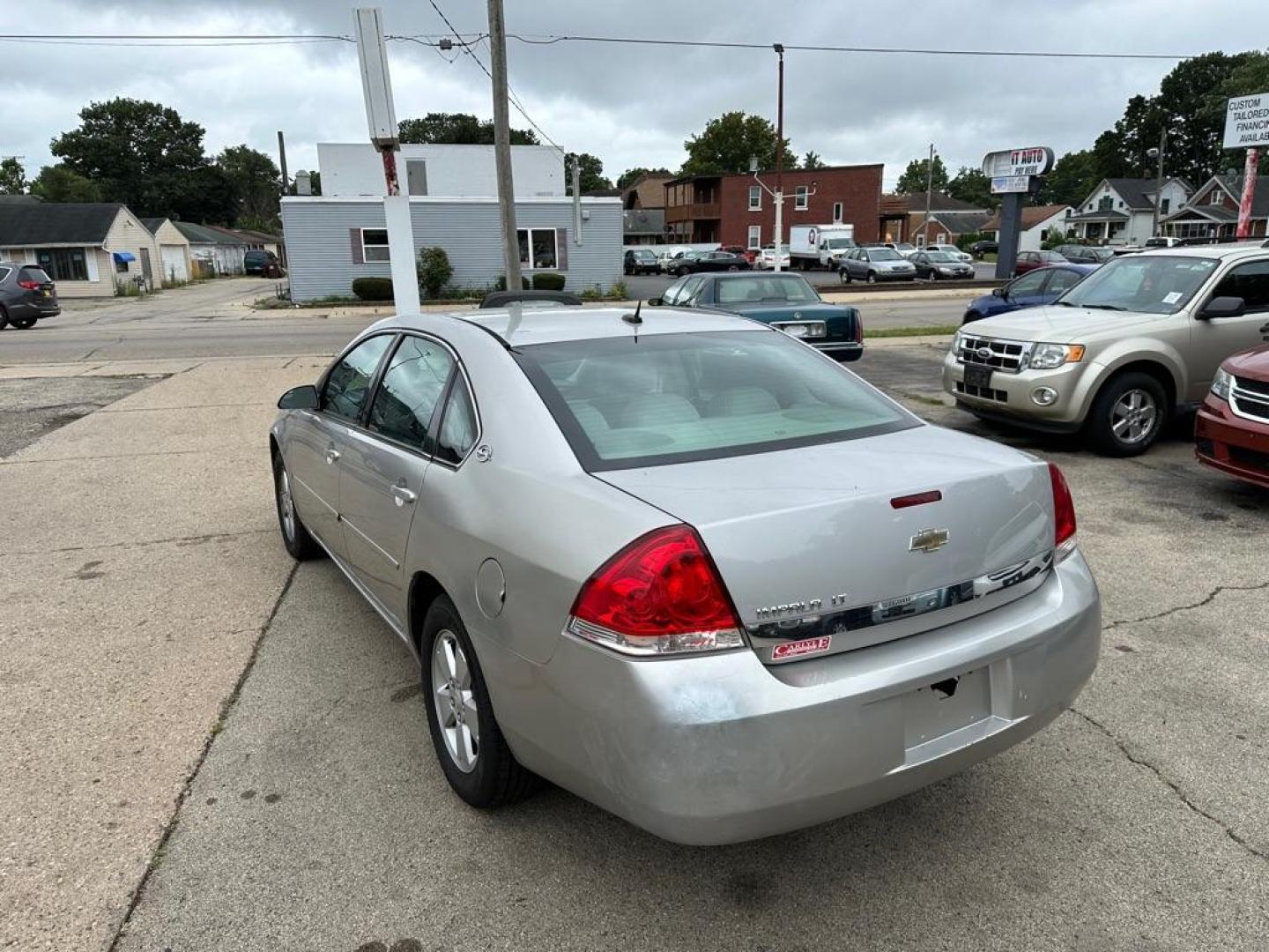 2007 SILVER CHEVROLET IMPALA LT (2G1WT58N779) with an 3.5L engine, Automatic transmission, located at 1708 Broadway, Rockford, IL, 61104, (815) 397-5010, 42.252522, -89.069359 - Photo#4