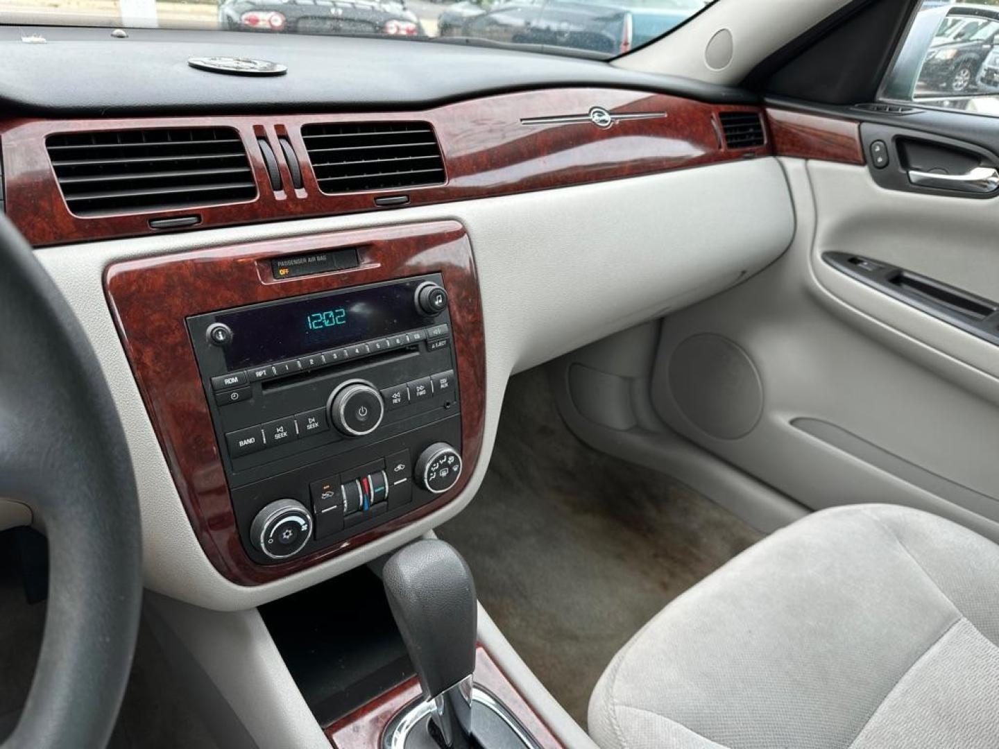 2007 SILVER CHEVROLET IMPALA LT (2G1WT58N779) with an 3.5L engine, Automatic transmission, located at 1708 Broadway, Rockford, IL, 61104, (815) 397-5010, 42.252522, -89.069359 - Photo#7
