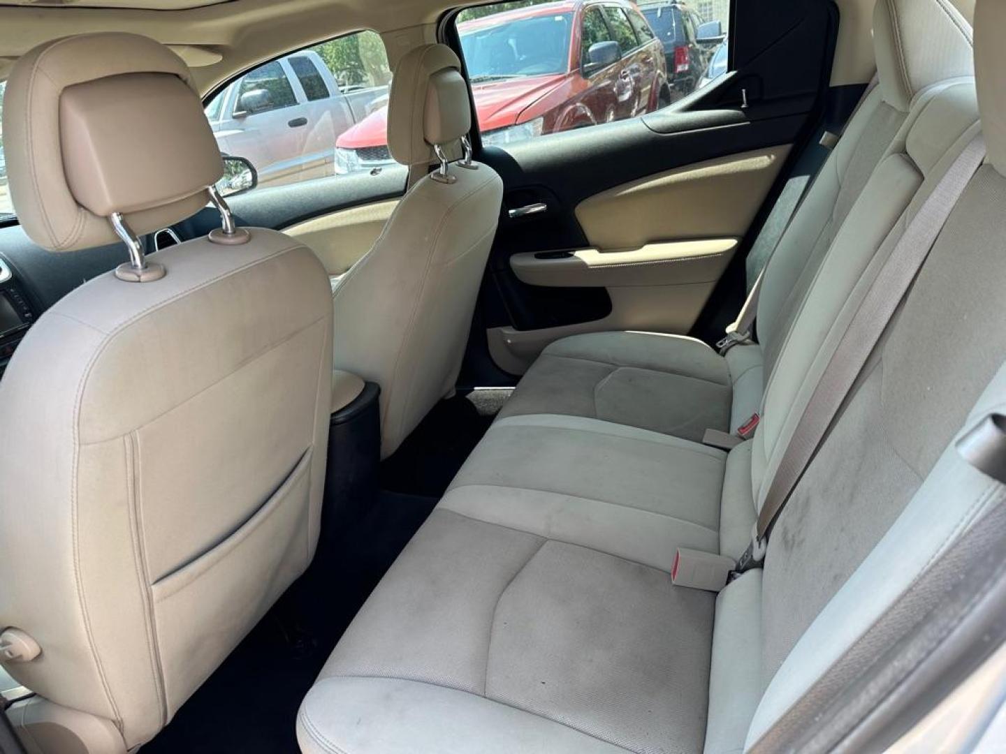 2011 SILVER DODGE AVENGER MAINSTREET (1B3BD1FB1BN) with an 2.4L engine, Automatic transmission, located at 1708 Broadway, Rockford, IL, 61104, (815) 397-5010, 42.252522, -89.069359 - Photo#4