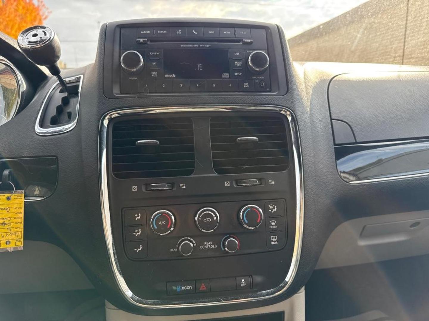 2016 GRAY DODGE GRAND CARAVAN SXT (2C4RDGCG2GR) with an 3.6L engine, Automatic transmission, located at 1708 Broadway, Rockford, IL, 61104, (815) 397-5010, 42.252522, -89.069359 - Photo#9