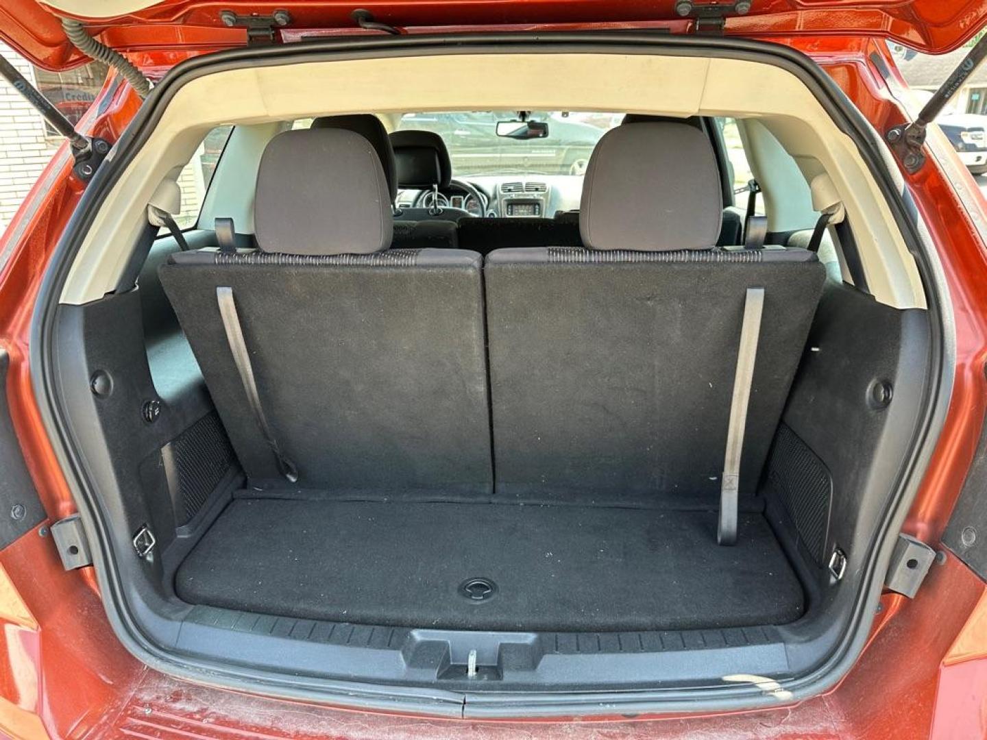 2013 ORANGE DODGE JOURNEY SE (3C4PDCAB0DT) with an 2.4L engine, Automatic transmission, located at 1708 Broadway, Rockford, IL, 61104, (815) 397-5010, 42.252522, -89.069359 - Photo#4