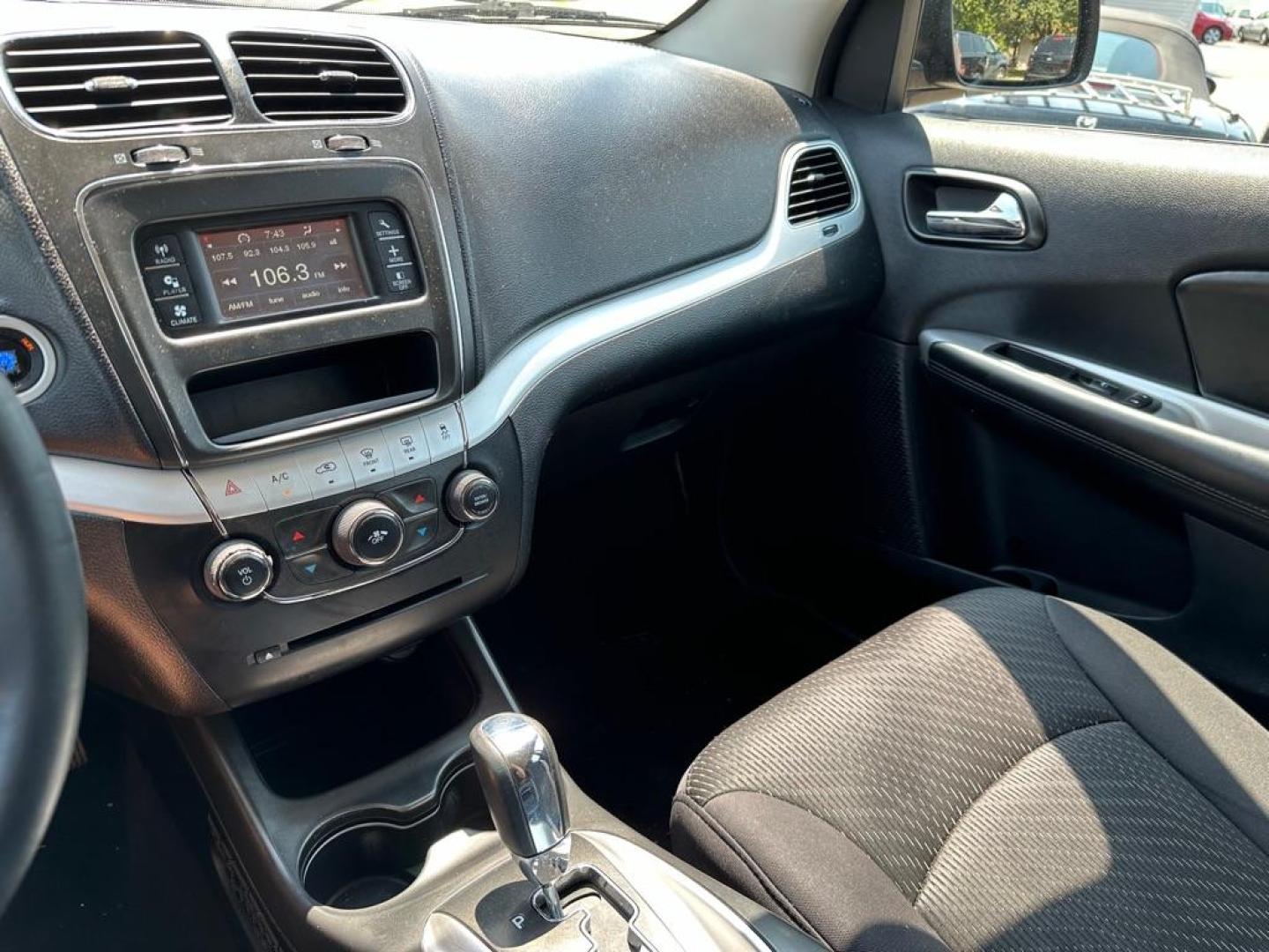 2013 ORANGE DODGE JOURNEY SE (3C4PDCAB0DT) with an 2.4L engine, Automatic transmission, located at 1708 Broadway, Rockford, IL, 61104, (815) 397-5010, 42.252522, -89.069359 - Photo#9