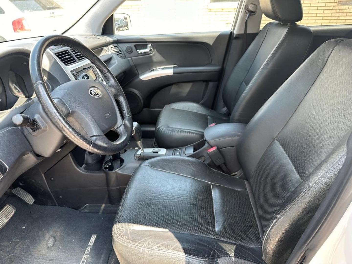 2009 WHITE KIA SPORTAGE LX (KNDJF723X97) with an 2.7L engine, Automatic transmission, located at 1708 Broadway, Rockford, IL, 61104, (815) 397-5010, 42.252522, -89.069359 - Photo#10