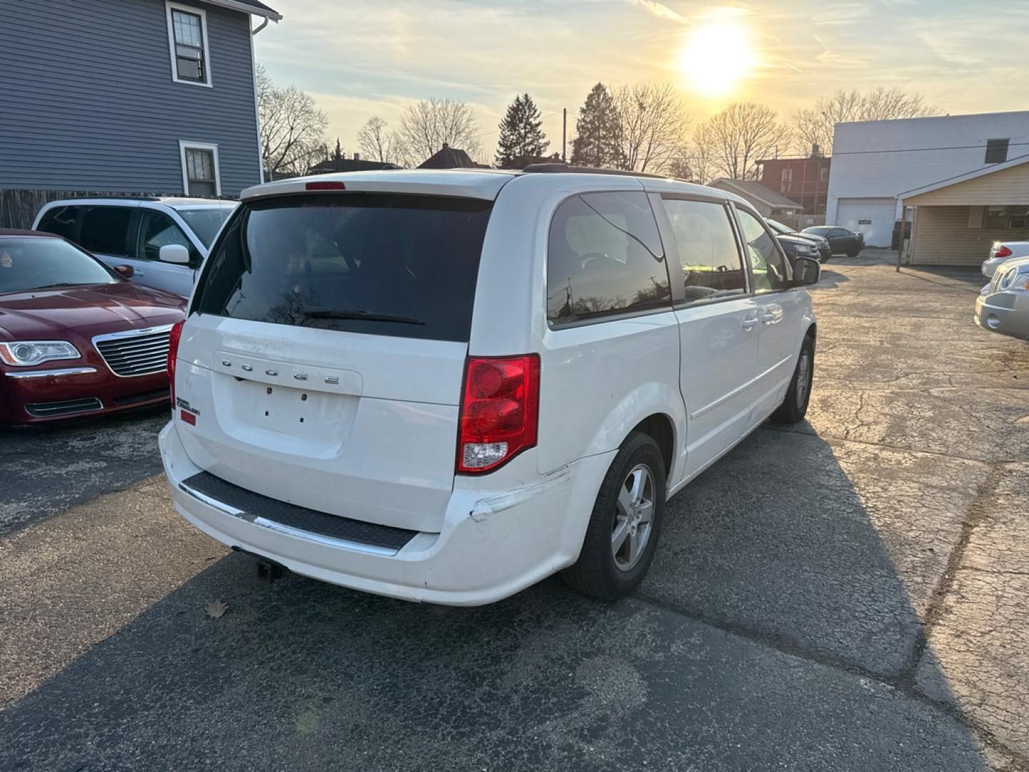 2012 WHITE DODGE GRAND CARAVAN SXT (2C4RDGCG4CR) with an 3.6L engine, Automatic transmission, located at 1708 Broadway, Rockford, IL, 61104, (815) 397-5010, 42.252522, -89.069359- Photo#2