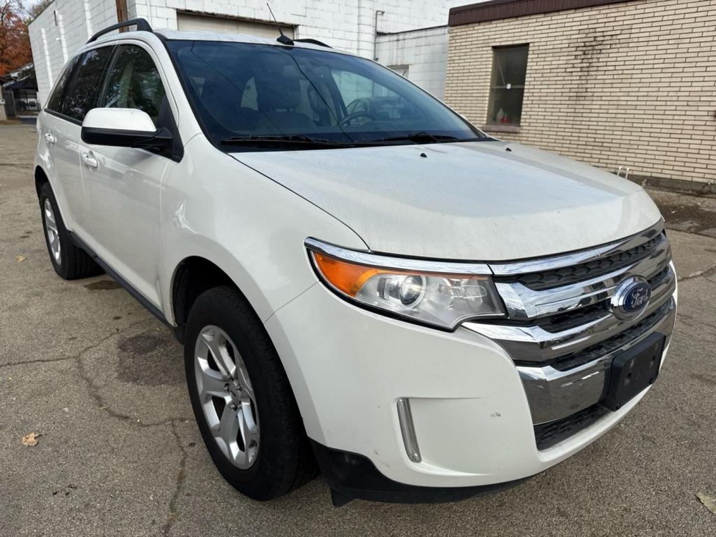 2013 WHITE FORD EDGE SEL (2FMDK3JC7DB) with an 3.5L engine, Automatic transmission, located at 1708 Broadway, Rockford, IL, 61104, (815) 397-5010, 42.252522, -89.069359 - Photo#1